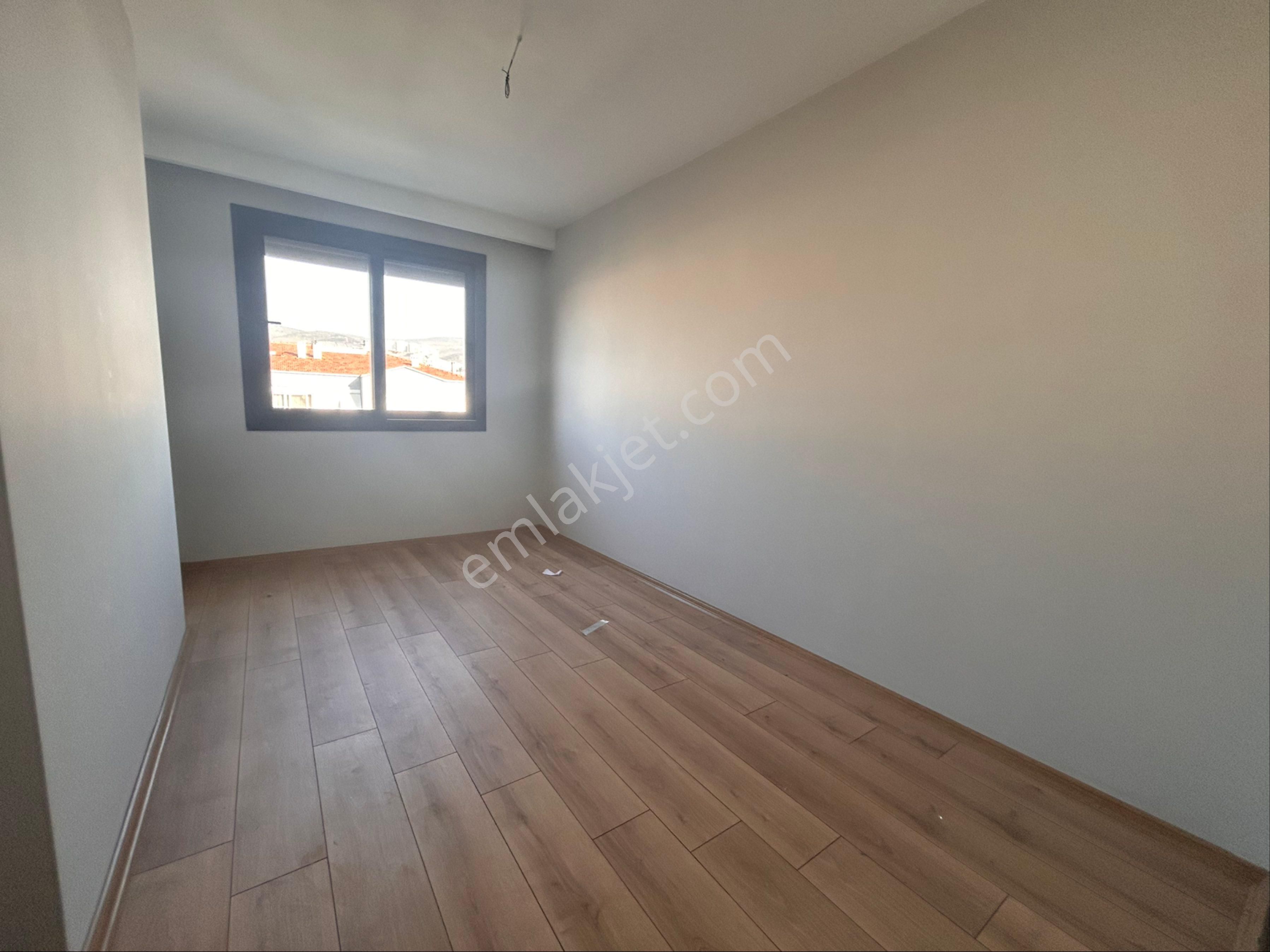 İzban Tramvay Yakını Havuzlu Geniş 3+1 Kiralık Daire - Görsel 18