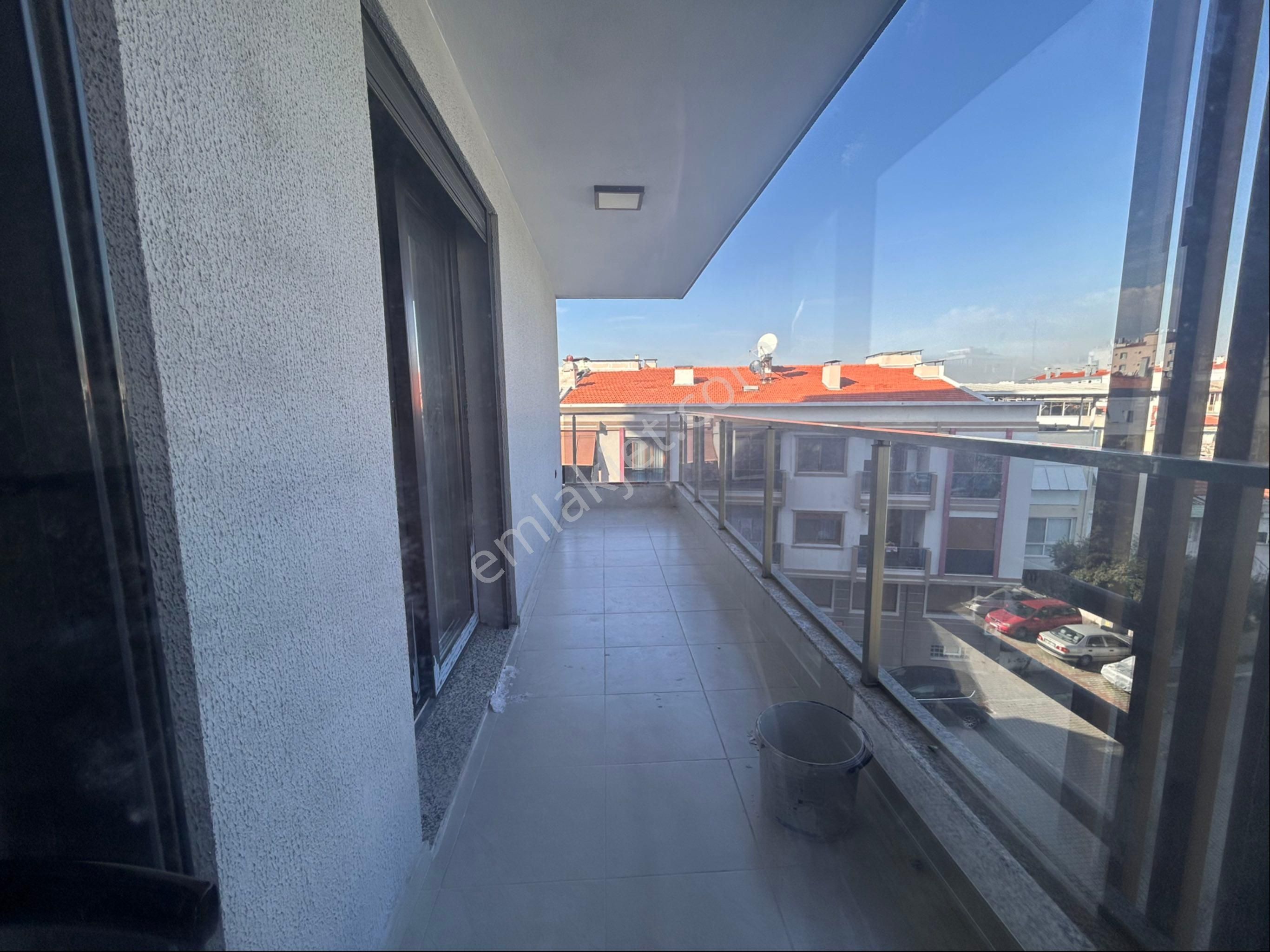 İzban Tramvay Yakını Havuzlu Geniş 3+1 Kiralık Daire - Görsel 9