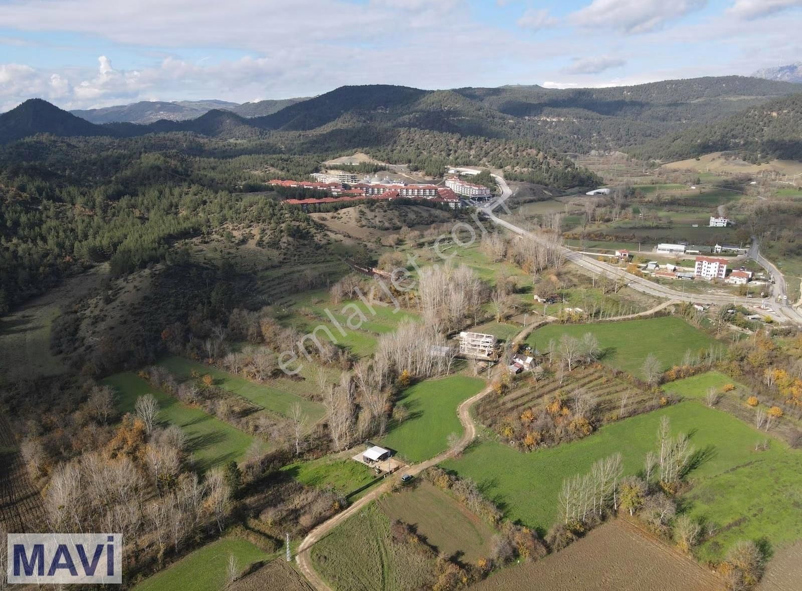 Remax Mavi'den Sakarya Taraklı'da Turizm İmarlı Arsa