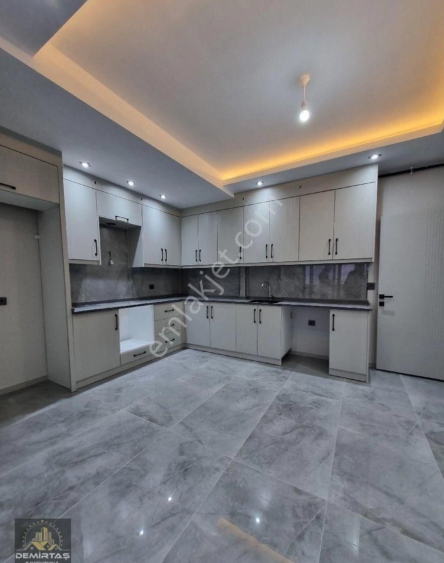 Yenısafakta Satılık Daırelee