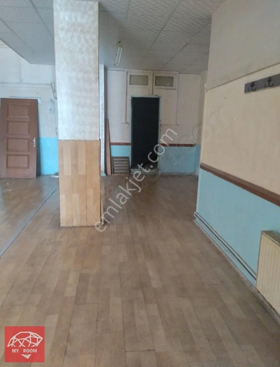 Ümraniye Altınşehir Mahallesinde 200 M2 Kiralık İş Yeri Dükkan - Görsel 8