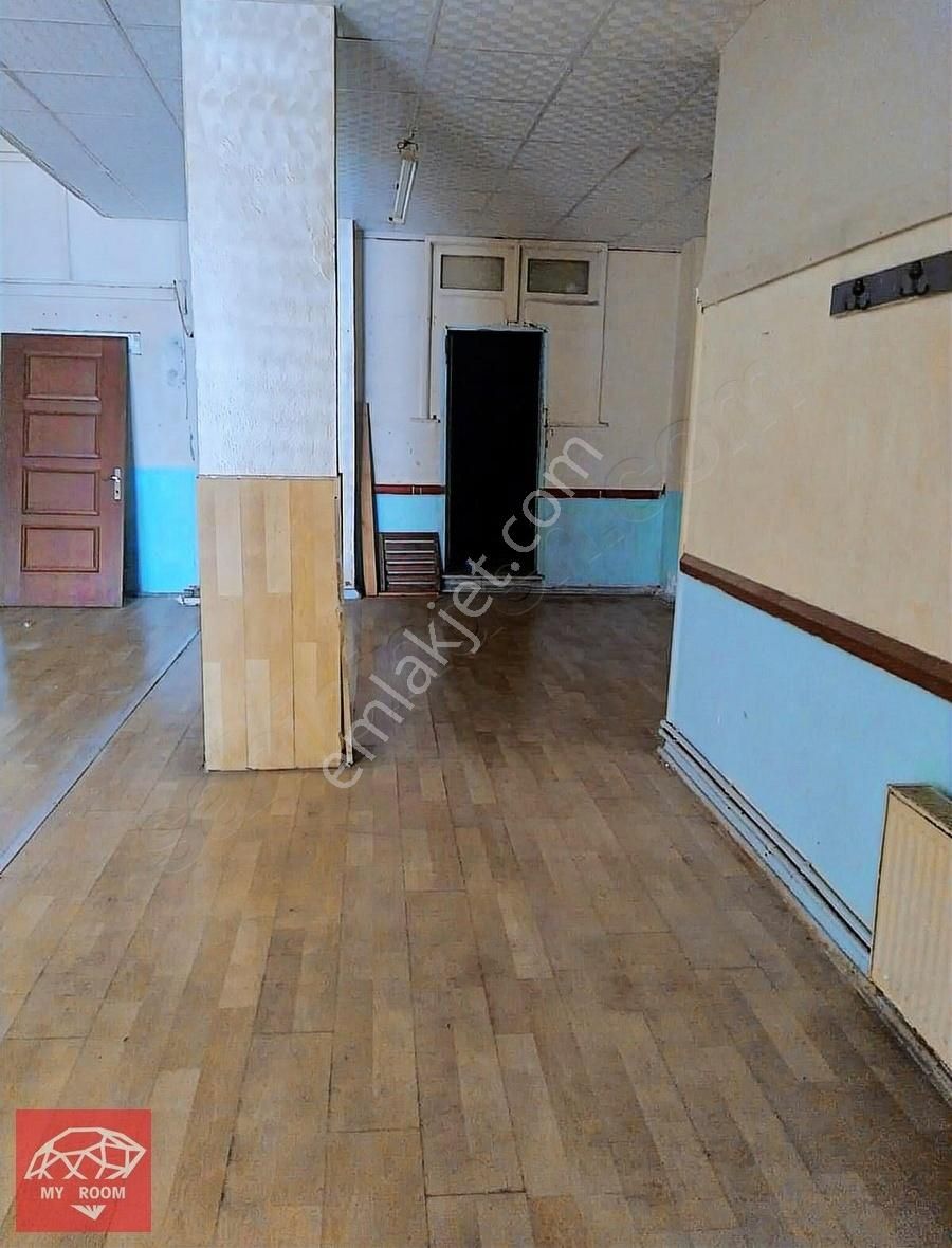 Ümraniye Altınşehir Mahallesinde 200 M2 Kiralık İş Yeri Dükkan - Görsel 2