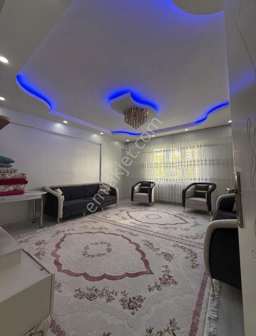 Seyran Emlaktan Merkezi Konumda Satılık 3+1 Daire