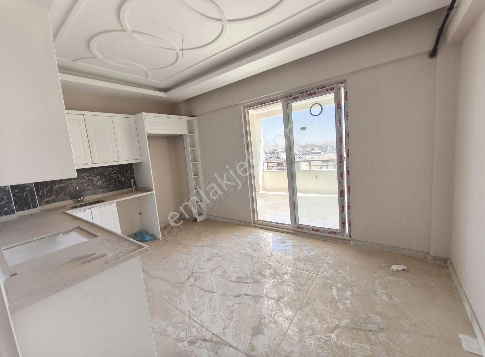 Seyran Emlaktan İzka İnsaatta Satılık 1.kat Ön Cephe 2+1 Daire - Görsel 2