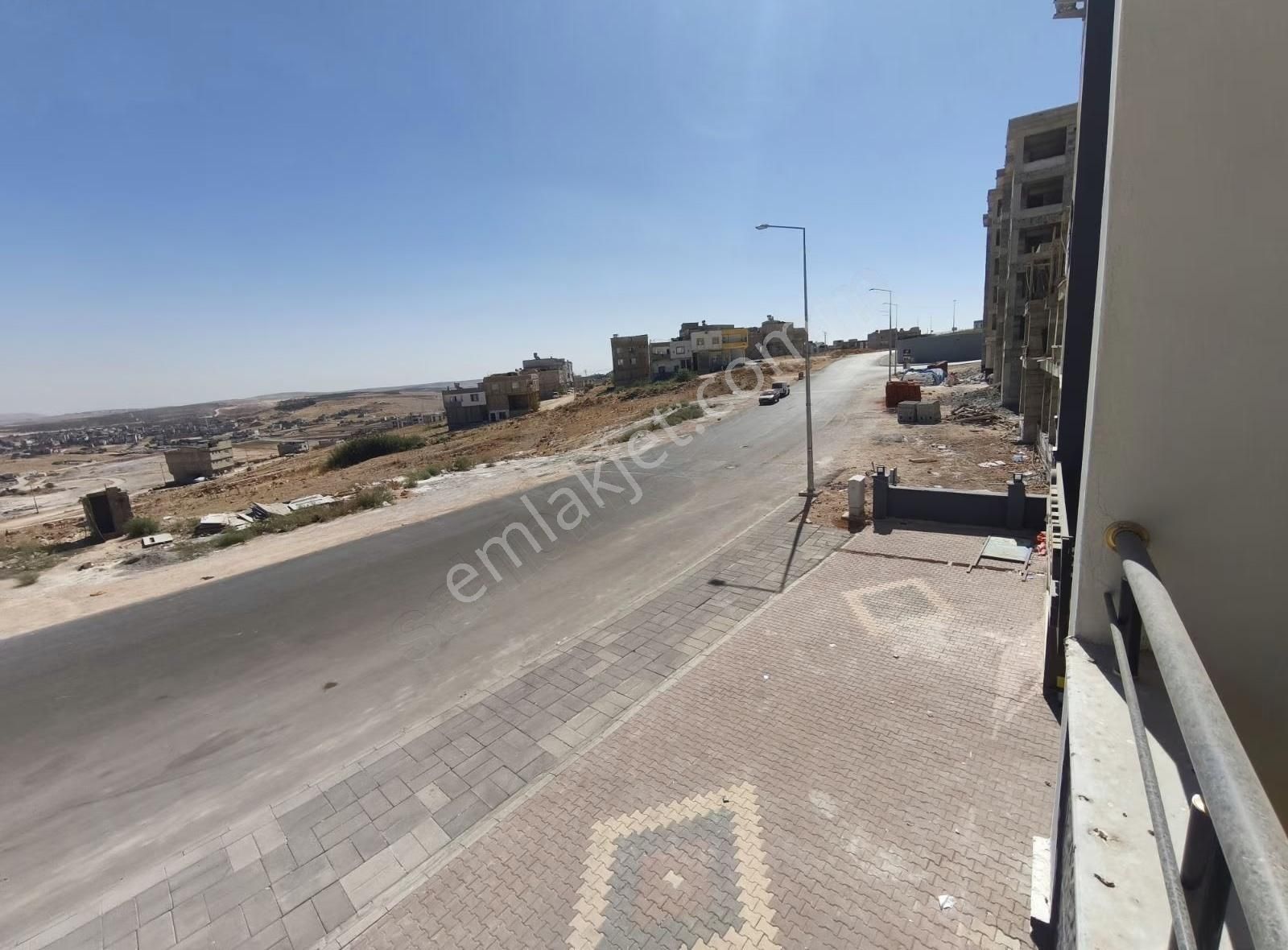 Seyran Emlaktan İzka İnsaatta Satılık 1.kat Ön Cephe 2+1 Daire - Görsel 15