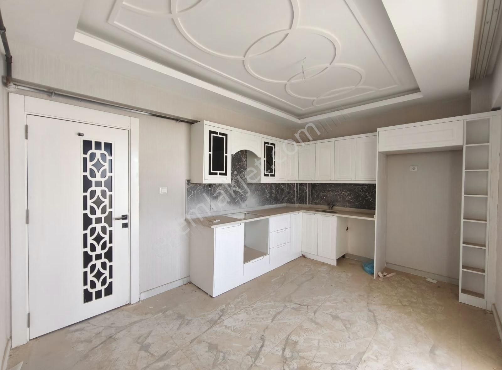 Seyran Emlaktan İzka İnsaatta Satılık 1.kat Ön Cephe 2+1 Daire - Görsel 8