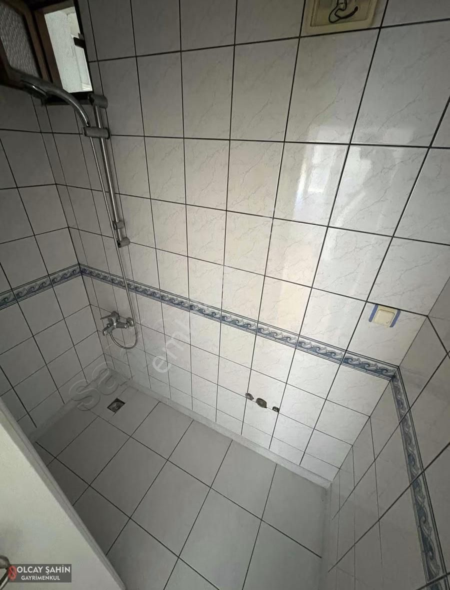 Fener'de B.ecevit Bulvarına Cephe-arakat-ebeveyn Banyolu 3+1 - Görsel 2