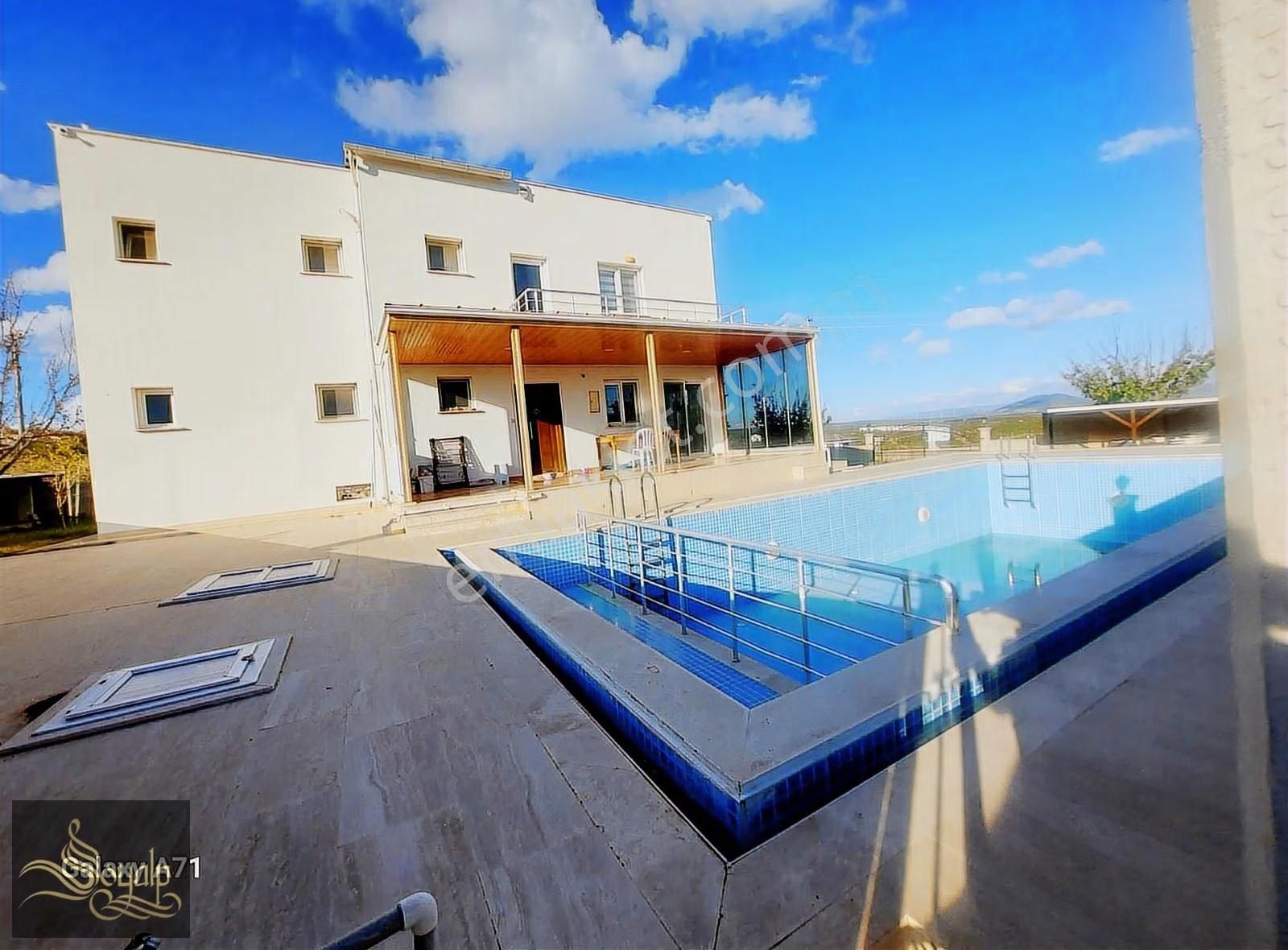 Seyrantepenin En Güzel Lokasyonunda 4+2+2 Göl Ve Doğa Manzaralı