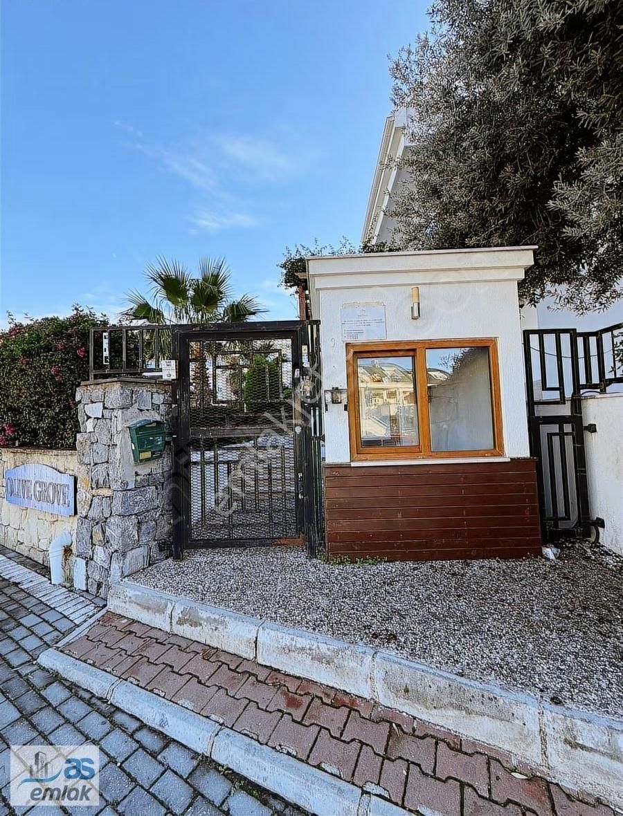 Side Olive Grove Sitesinde Bahçe Katı Köşe 2+1 Dubleks Daire - Görsel 3