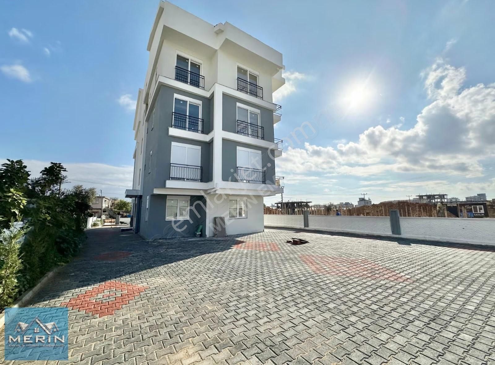 Demirel'de Satılık 2+1 Sıfır Asansörlü Giriş Kat Daire