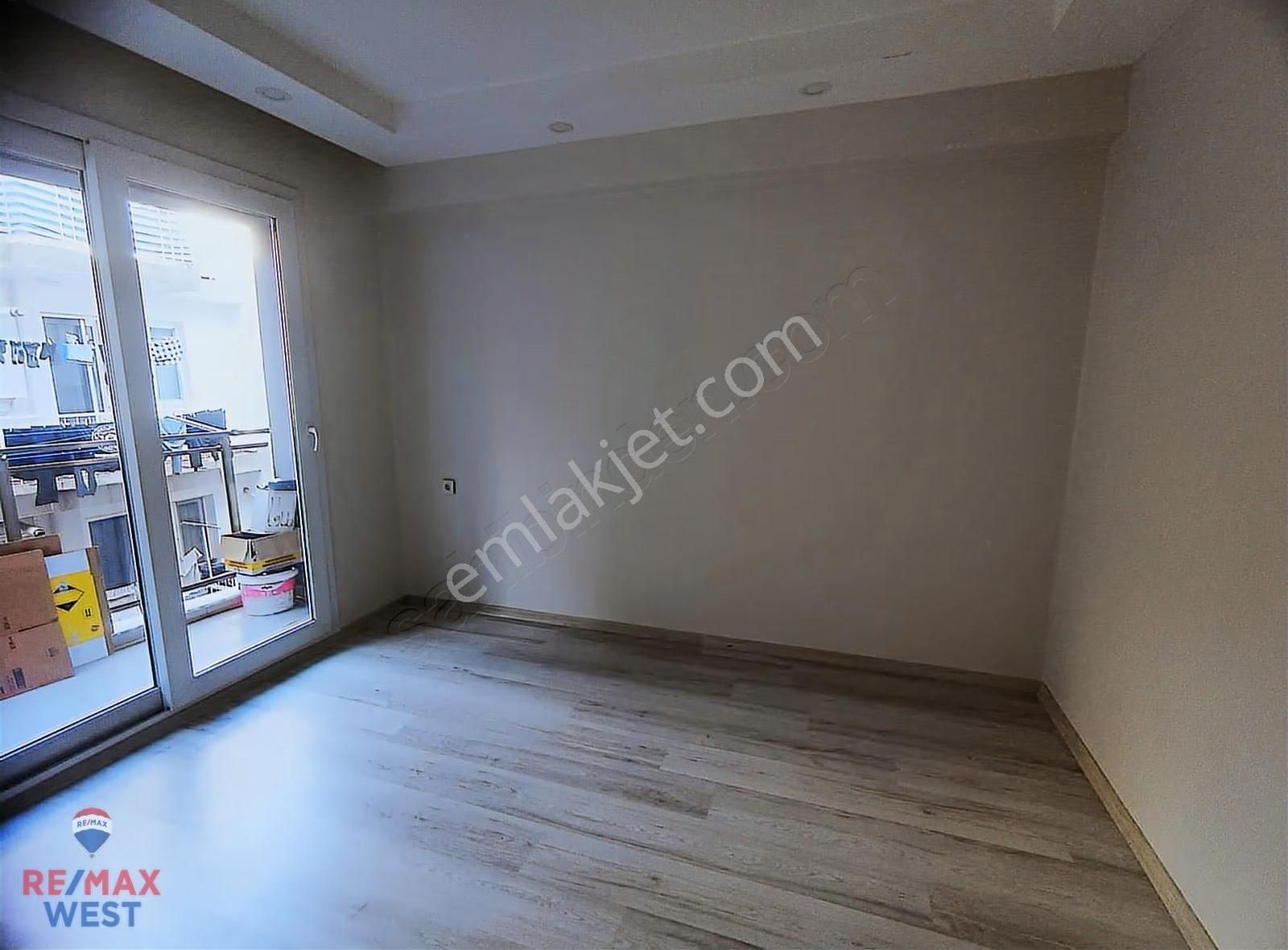 Alaybey Sahile Çok Yakın Balkonlu Arakat 1+1 - Görsel 14