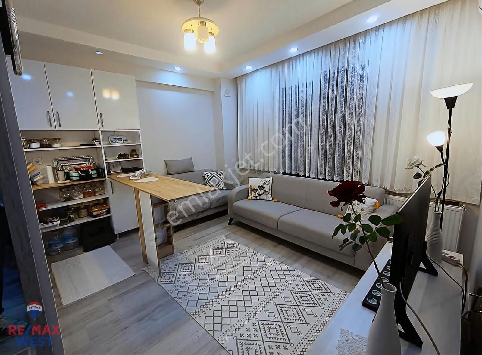 Alaybey Sahile Çok Yakın Balkonlu Arakat 1+1