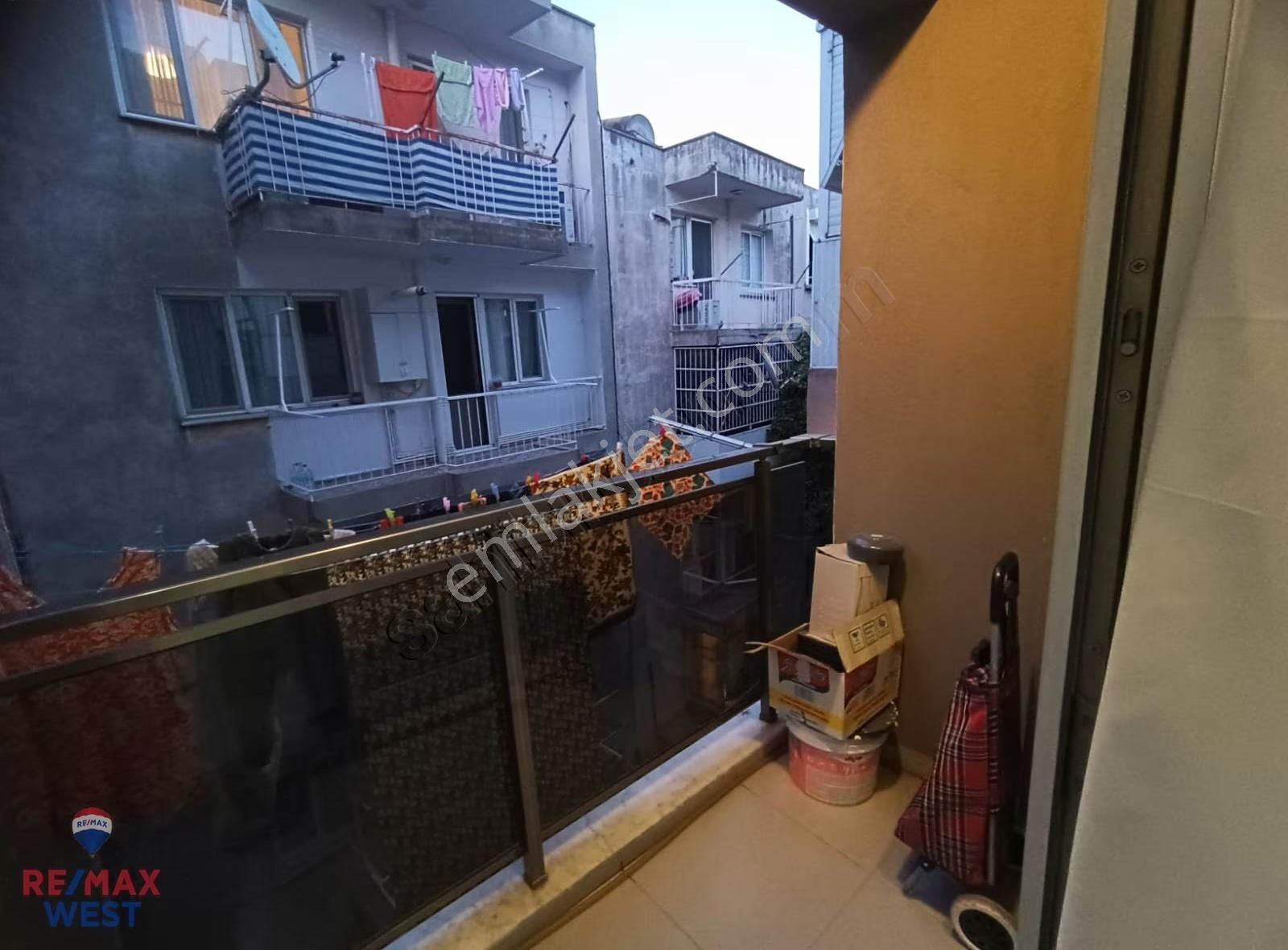 Alaybey Sahile Çok Yakın Balkonlu Arakat 1+1 - Görsel 8