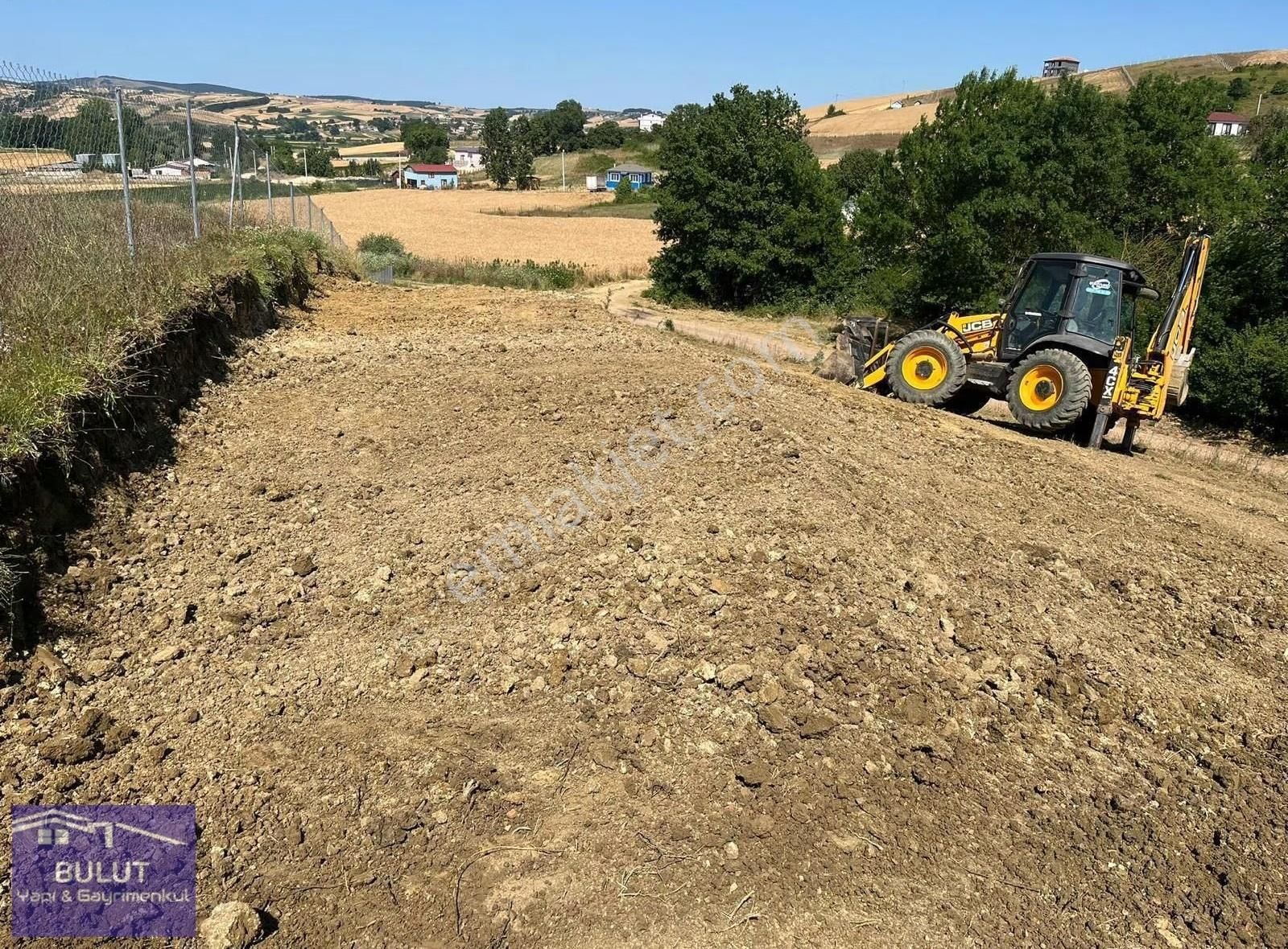 Yerimiz Harika Lokasyonda 903m2 Olup.hobi Bahçesi Yapılabilir...