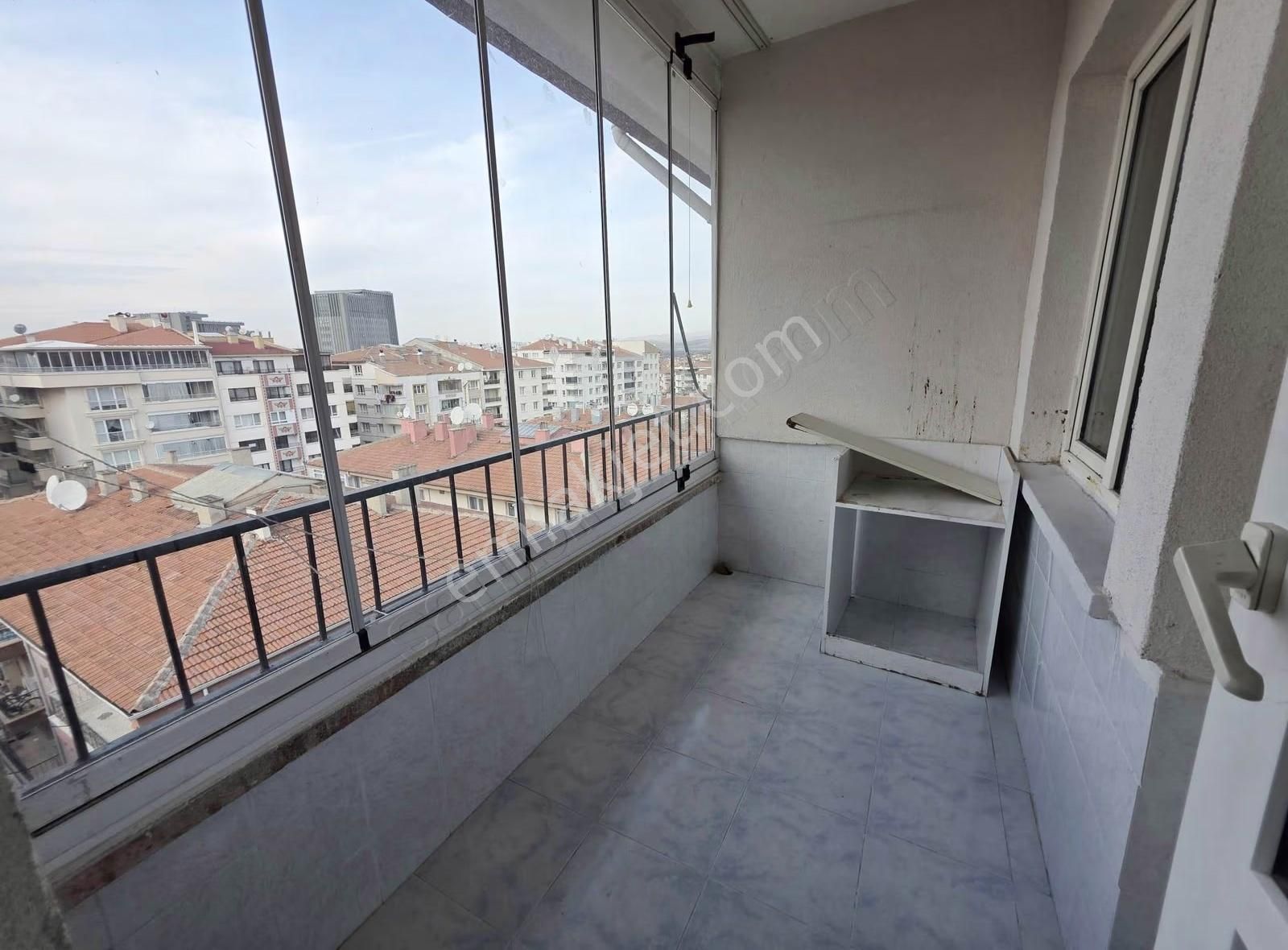 Ayyıldız Projesine Yakın Katta Çift Balkonlu 3+1 Satılık Daire - Görsel 2