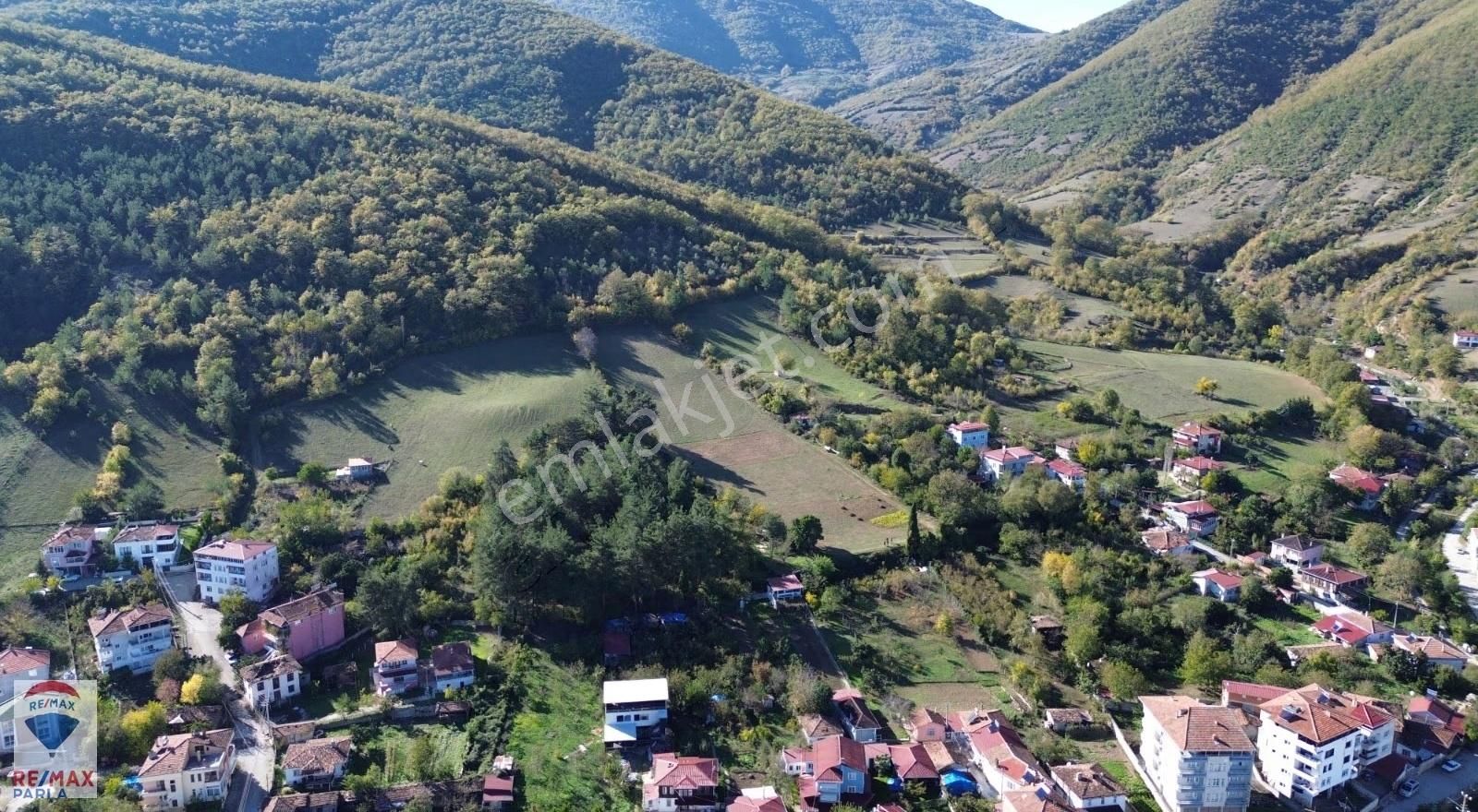 Turizm Bölgesinde,göl Manzaralı & Özel Yolu Olan 9.960 Metrekare - Görsel 4