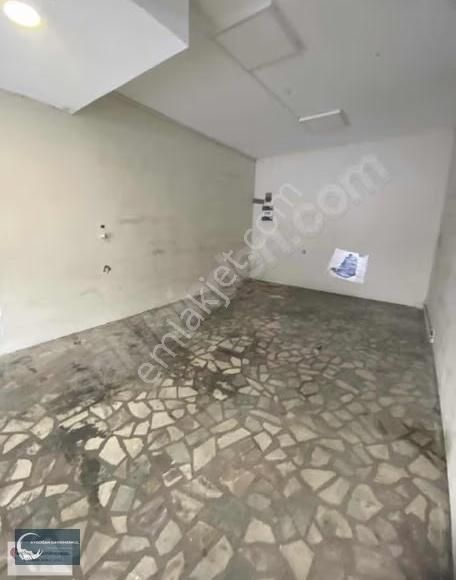 Sanayide 130 M2 Giriş Mağaza İş Yeri