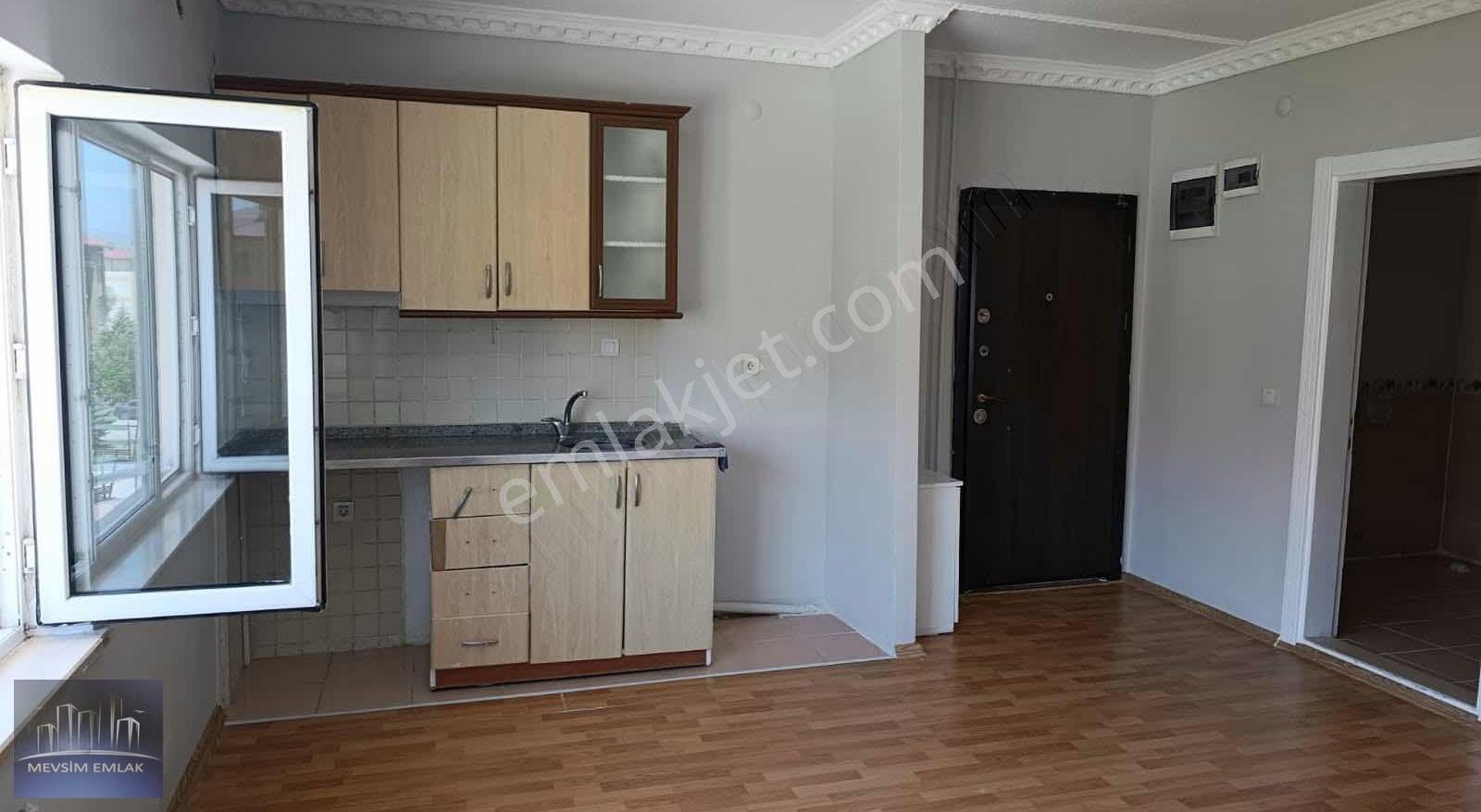 Mevsim Emlaktan Van Kevenli Tokide Satılık 1+1 Daire