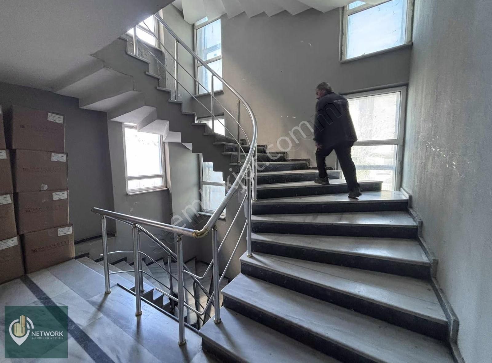 Avcılar Firuzköy'de 1.400 M2 Ana Cadde Üzerinde Kiralık İş Yeri - Görsel 19