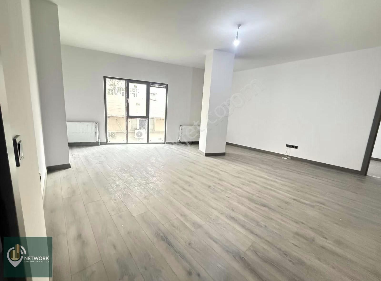 Yeni Binada Ara Katta Ulaşım Sorunu Olmayan 2+1 Daire