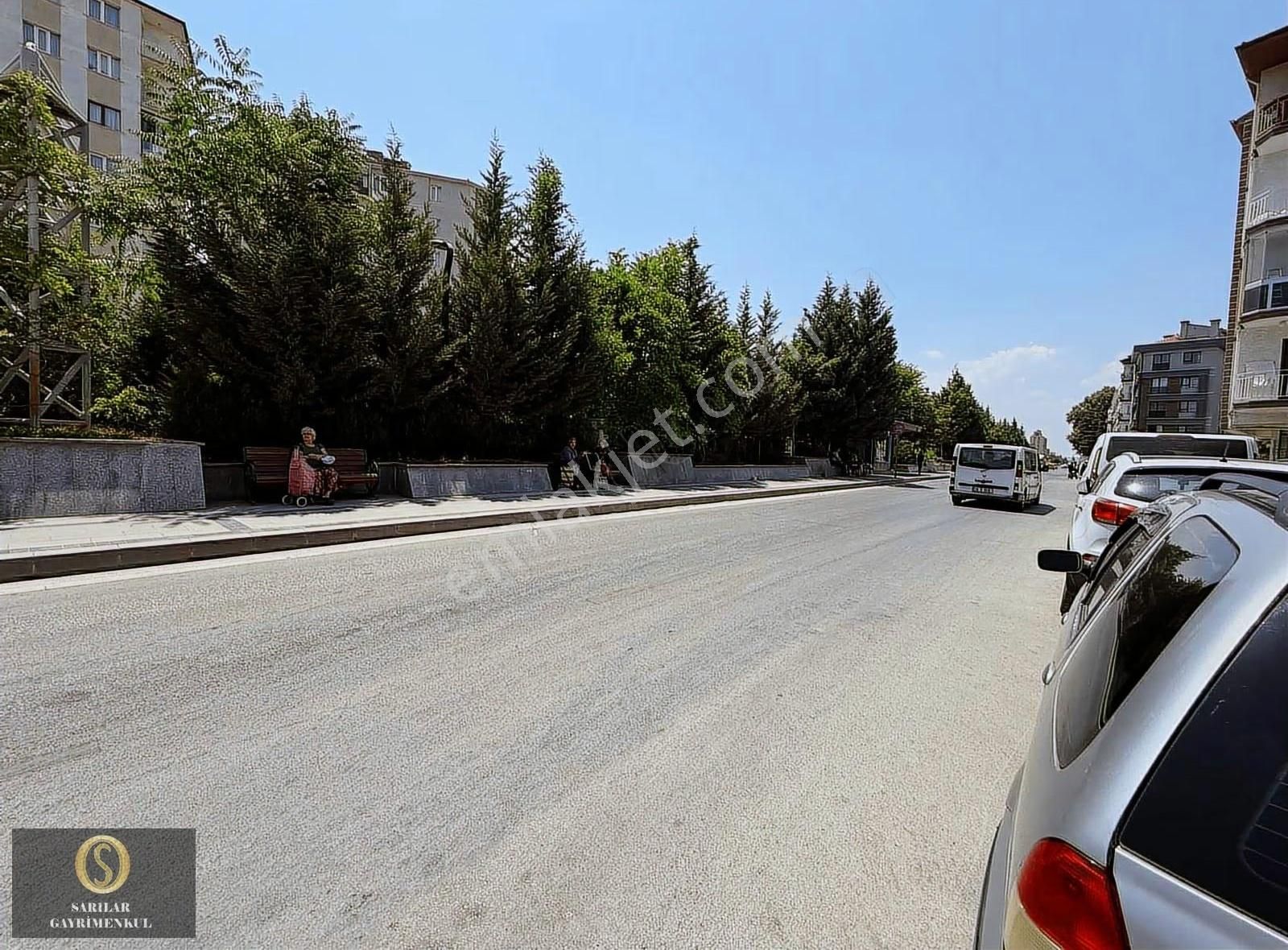Sarılar Gayrimenkul'den Hat Boyu Cadde Üzeri 1+1 Asansörlü - Görsel 3