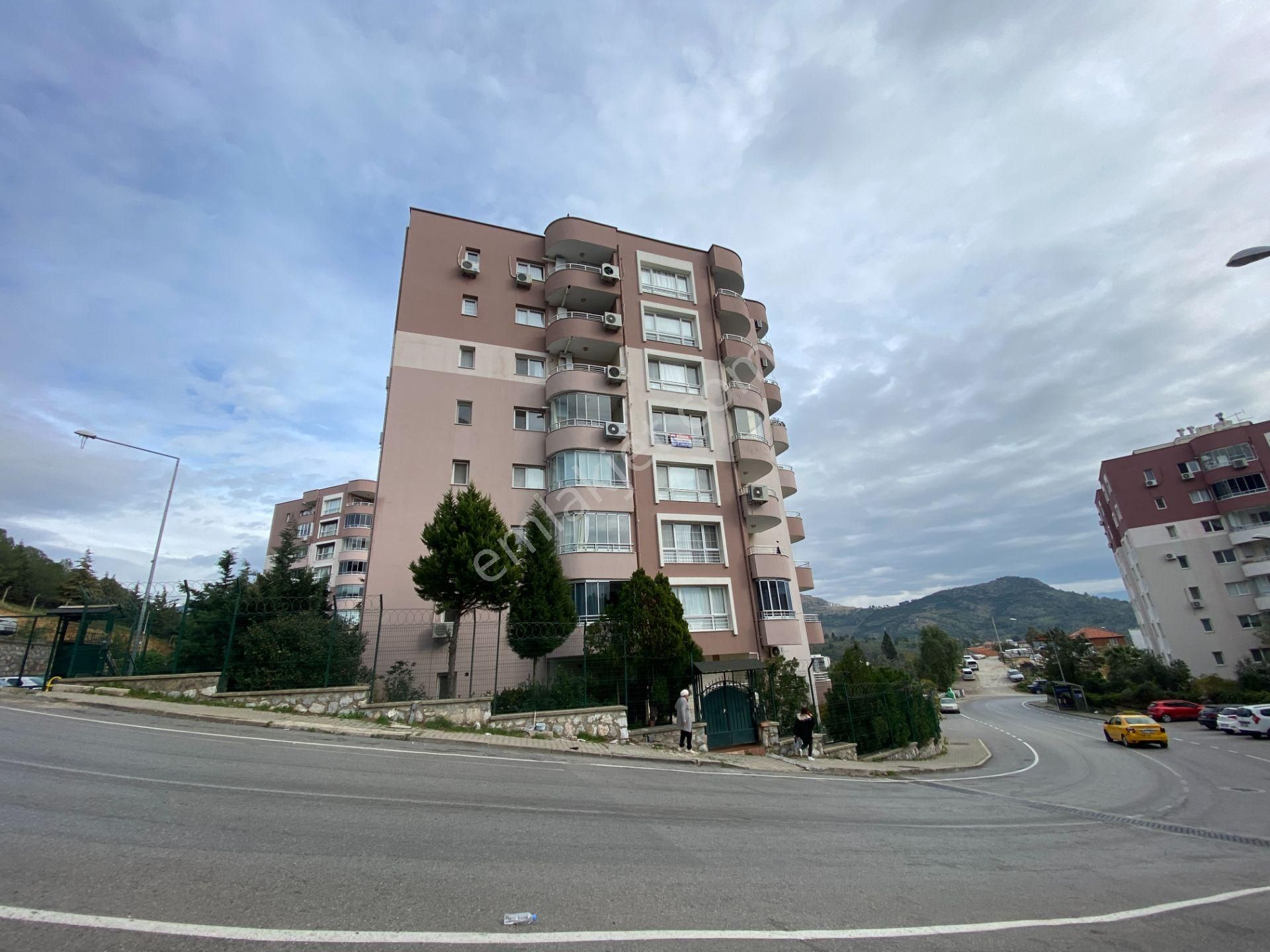 Körfez Mahallesi’nin En Güzel Konumunda Ferah Ve Geniş 4+1 Kiralık Daire