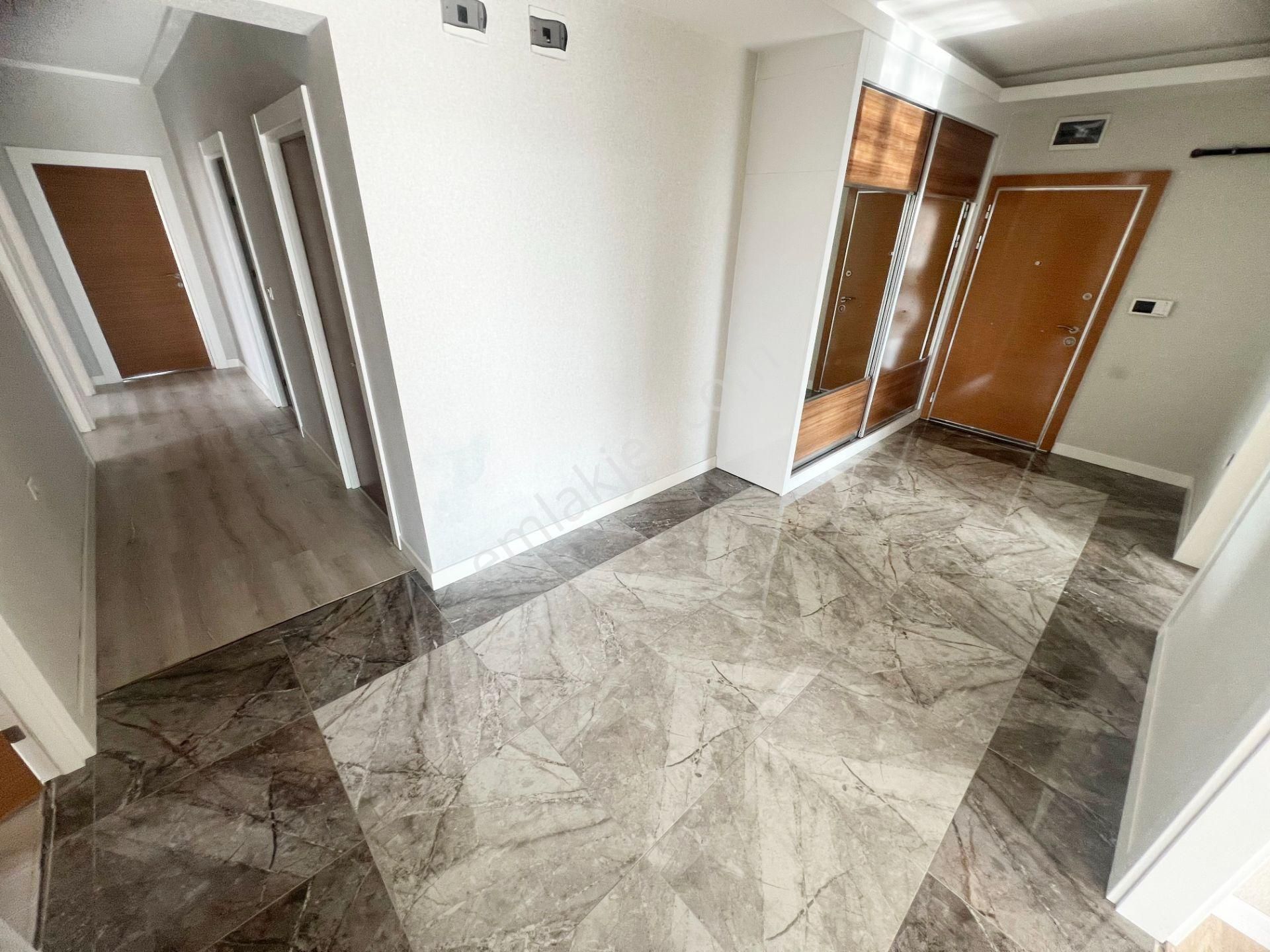 Sancaktepede Sitede Güney Cepheli Lüx Yapıda 4+1 Kiralık Daire - Görsel 36