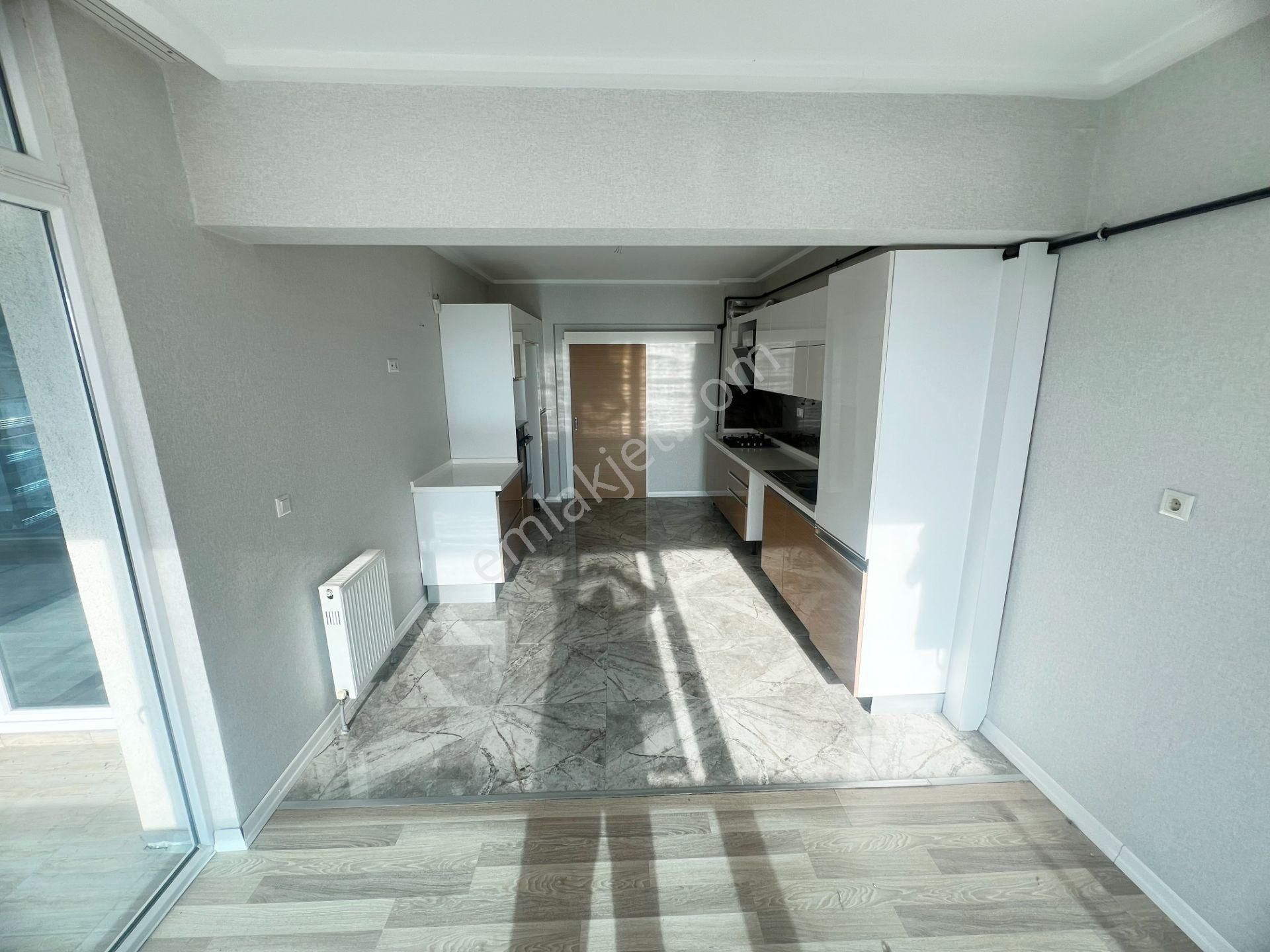 Sancaktepede Sitede Güney Cepheli Lüx Yapıda 4+1 Kiralık Daire