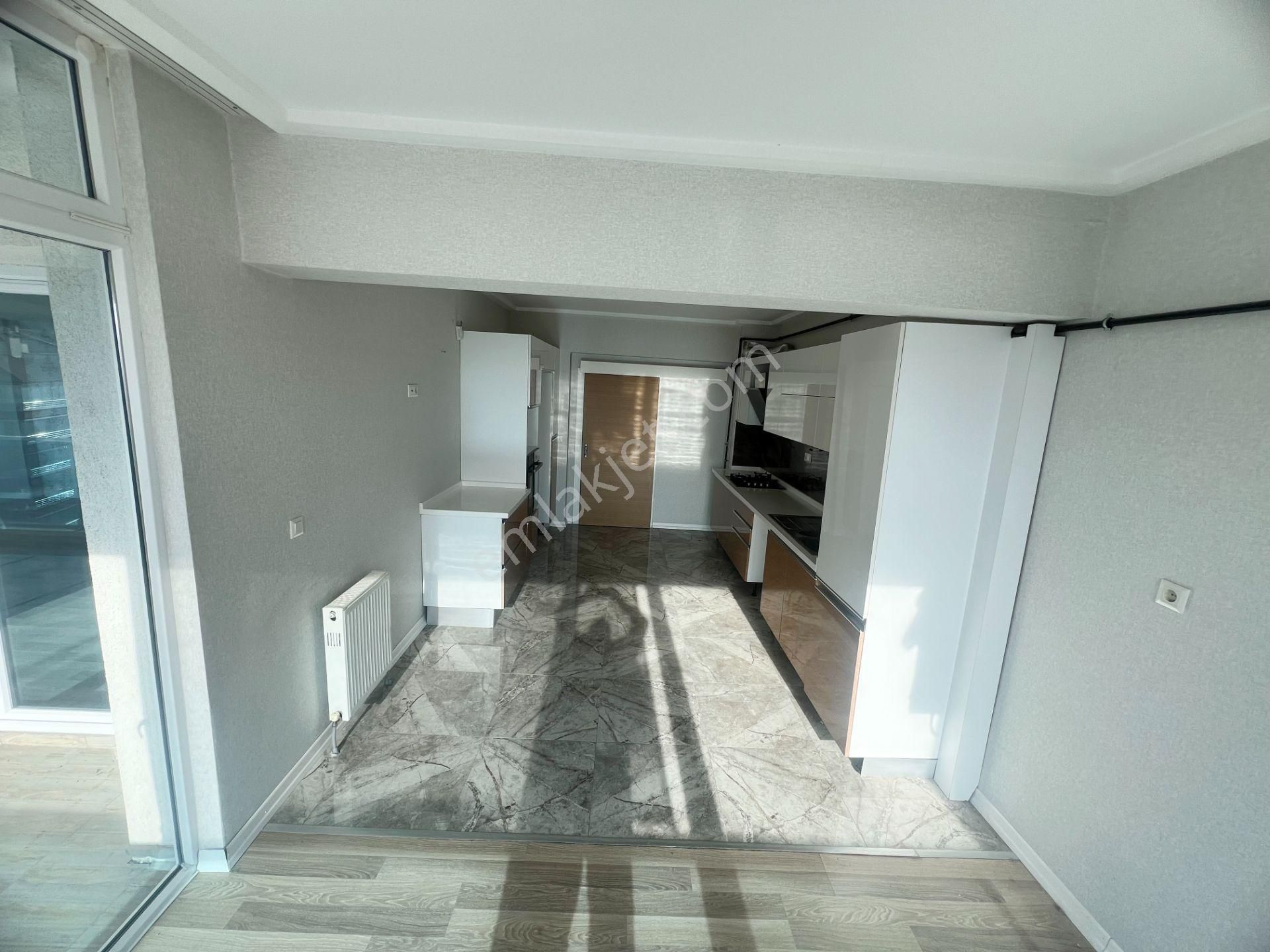 Sancaktepede Sitede Güney Cepheli Lüx Yapıda 4+1 Kiralık Daire - Görsel 2