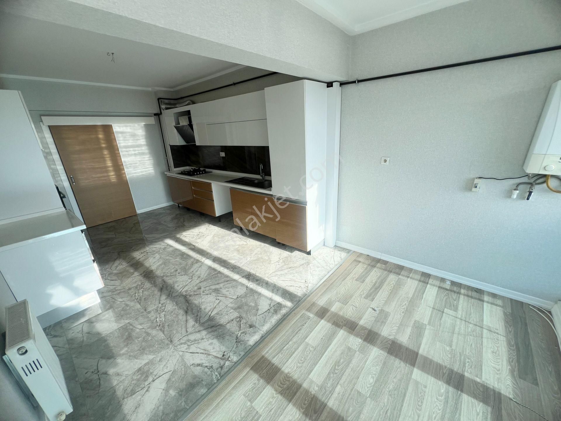 Sancaktepede Sitede Güney Cepheli Lüx Yapıda 4+1 Kiralık Daire - Görsel 7