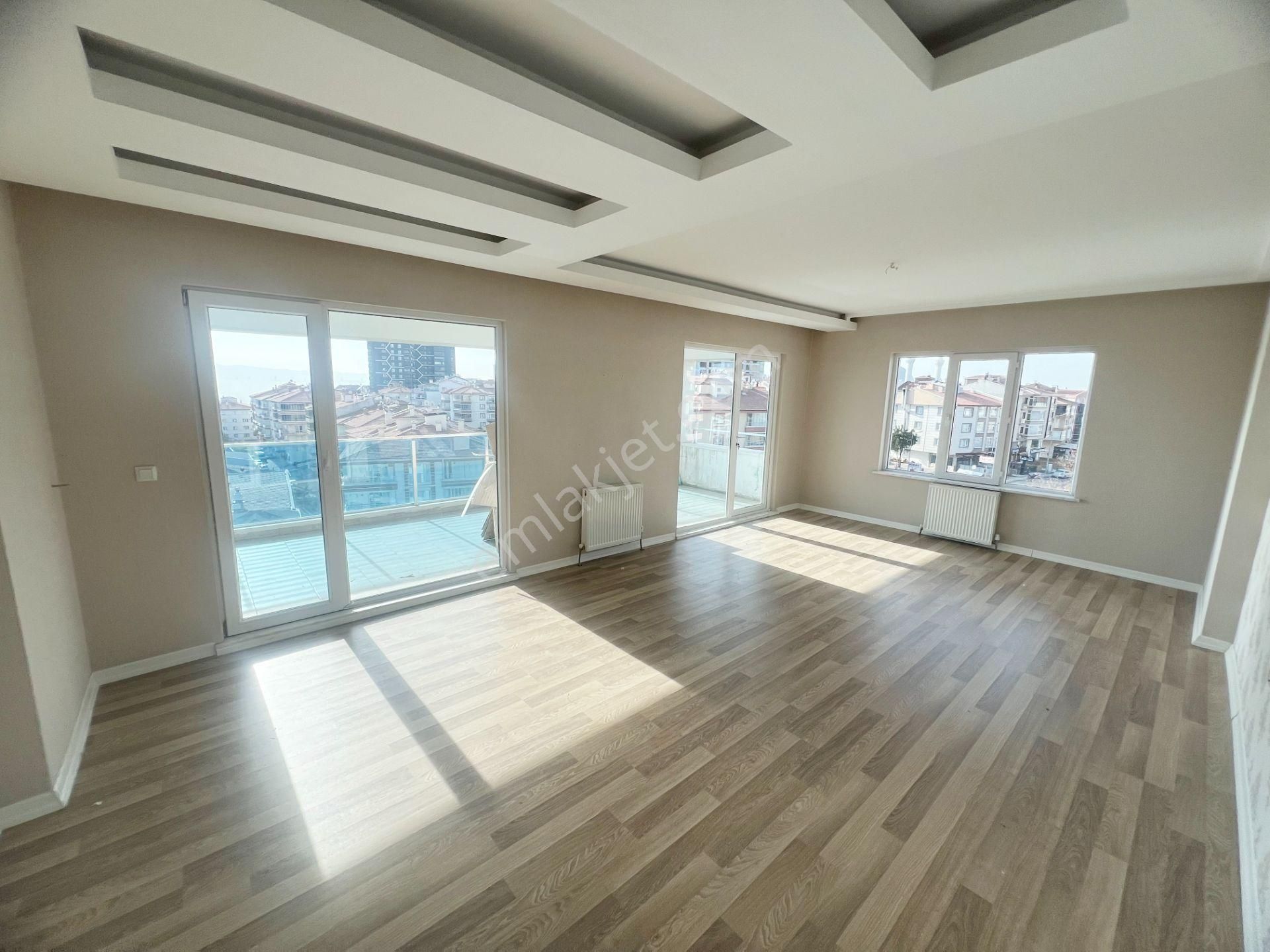 Sancaktepede Sitede Güney Cepheli Lüx Yapıda 4+1 Kiralık Daire - Görsel 9