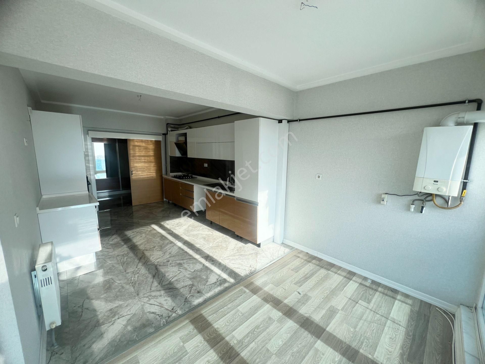 Sancaktepede Sitede Güney Cepheli Lüx Yapıda 4+1 Kiralık Daire - Görsel 3