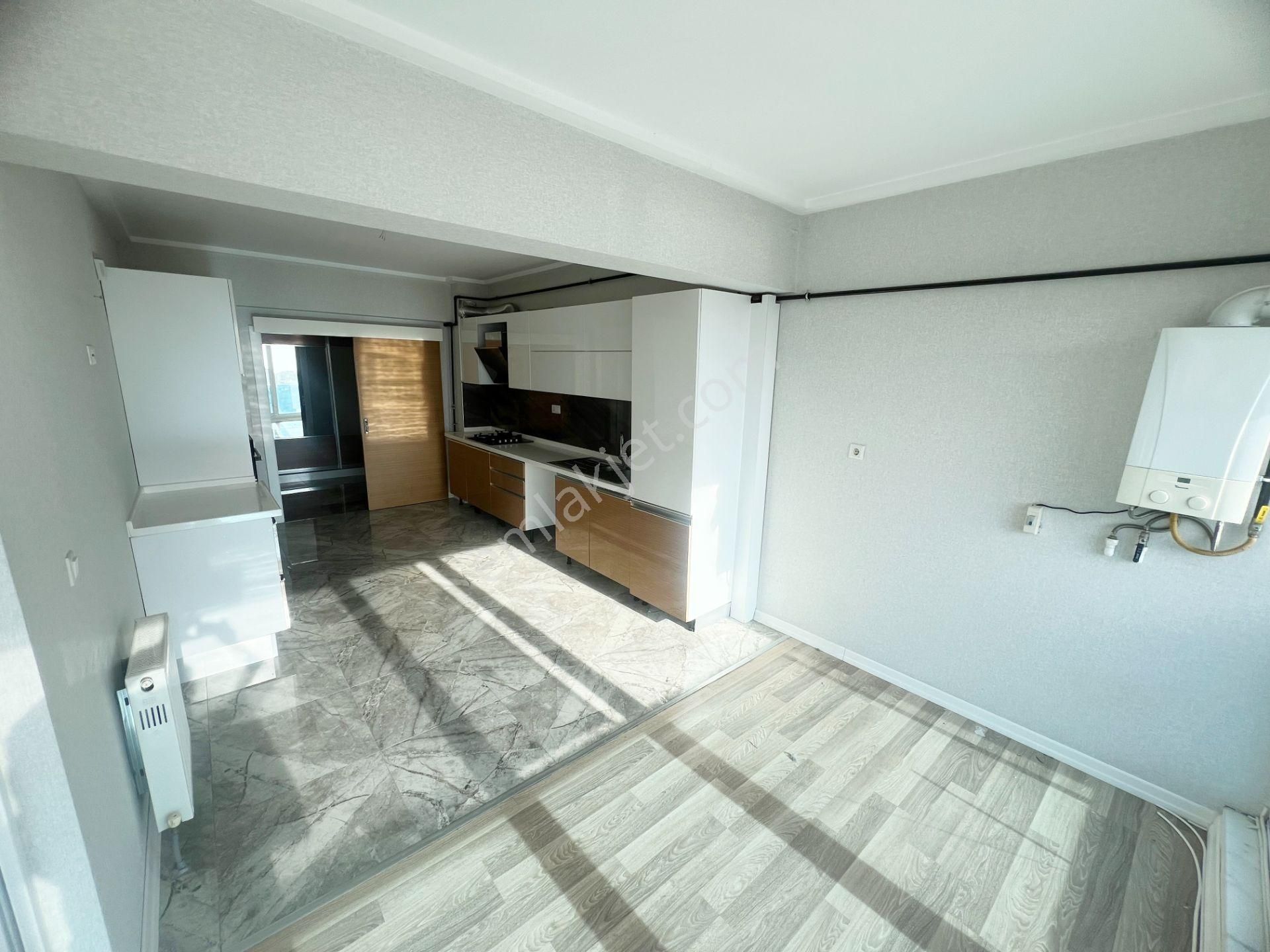 Sancaktepede Sitede Güney Cepheli Lüx Yapıda 4+1 Kiralık Daire - Görsel 4