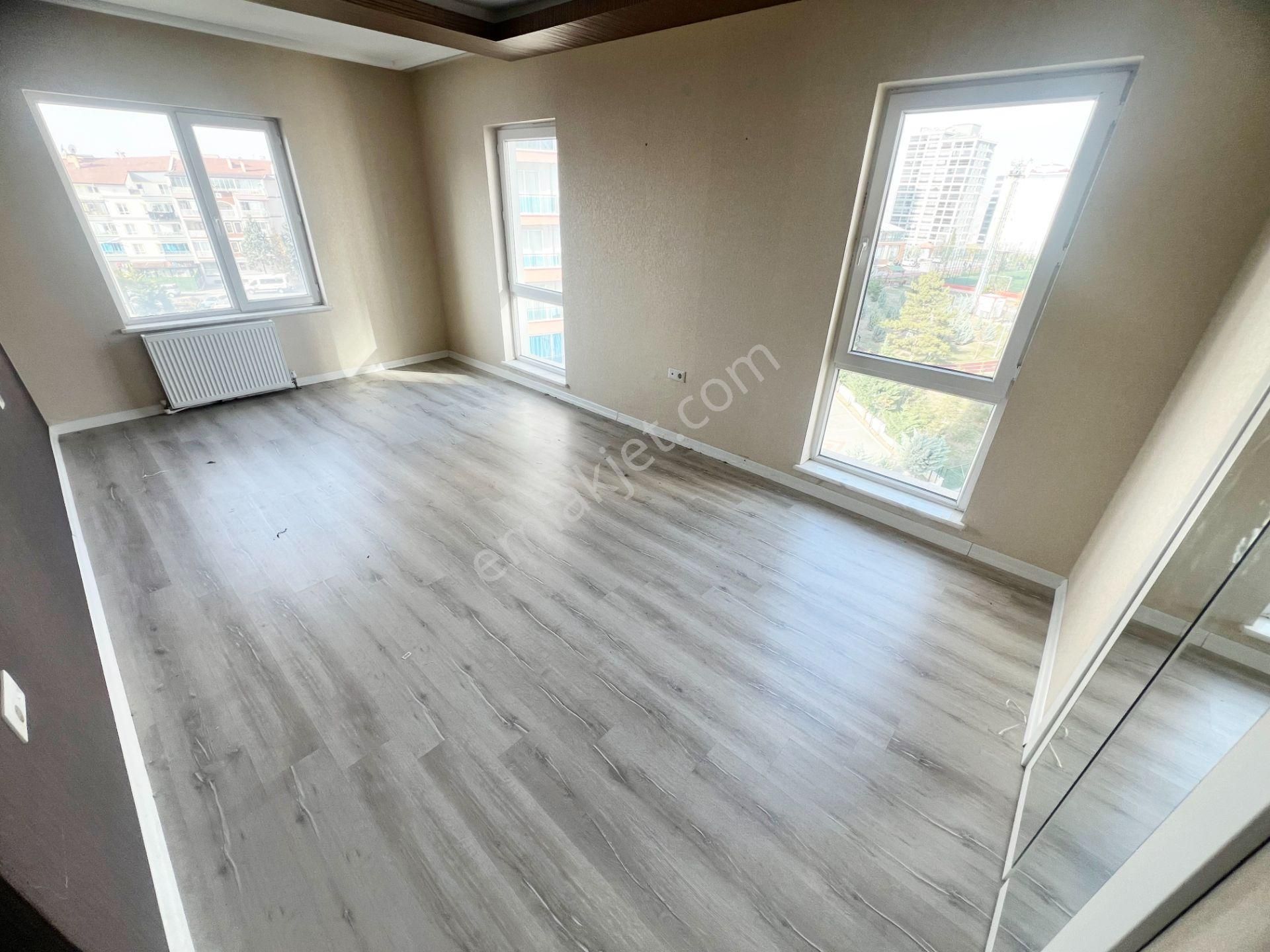 Sancaktepede Sitede Güney Cepheli Lüx Yapıda 4+1 Kiralık Daire - Görsel 27