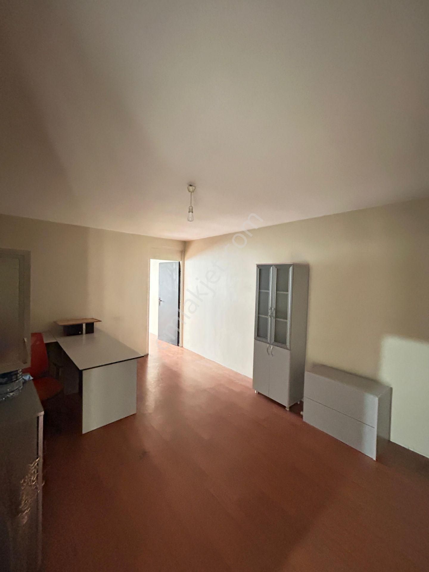 Kiralık 1+1 Ofis Asansörlü -- Metrobüs - Metro Dibi Şirinevler - Görsel 17