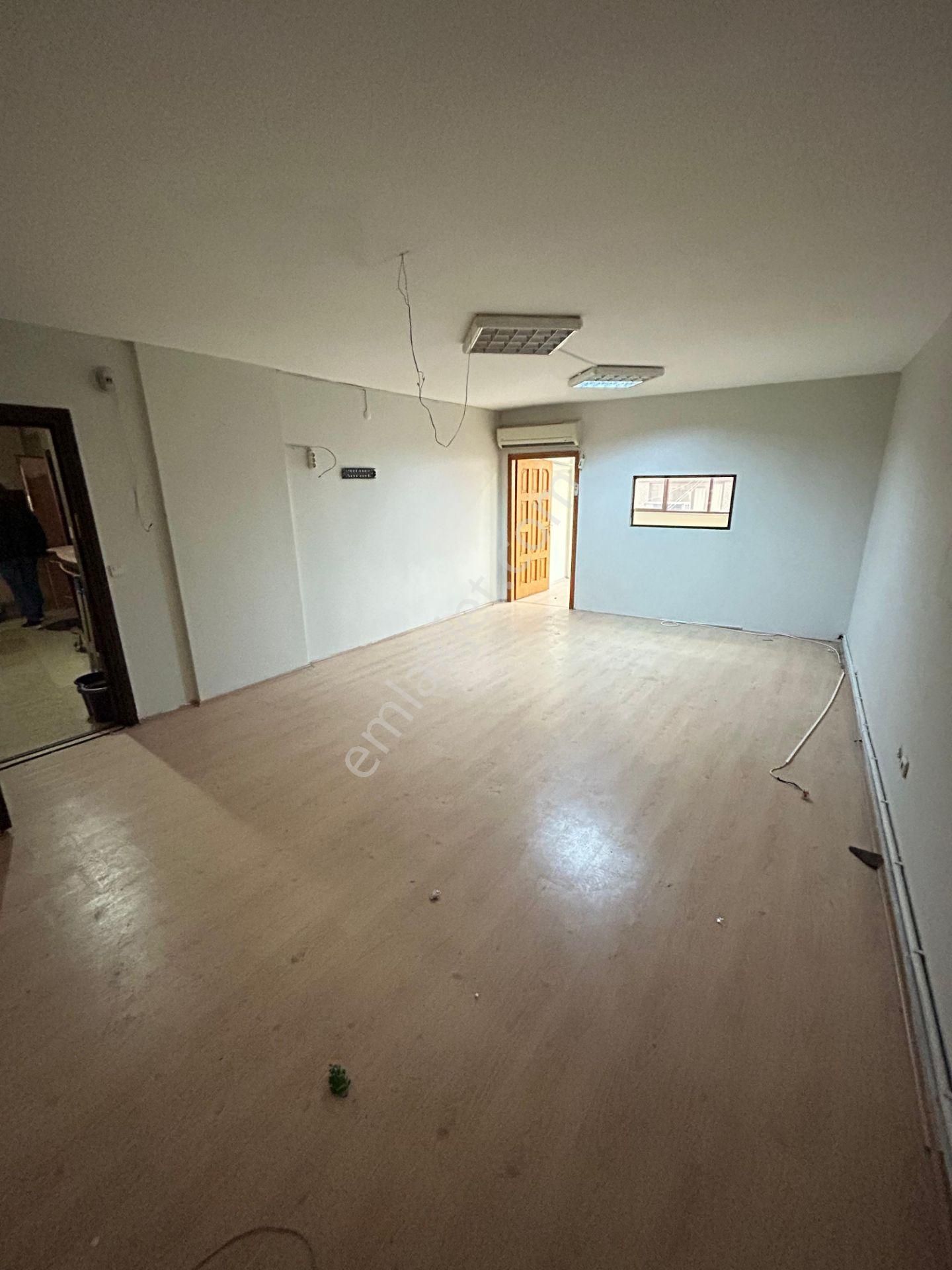 Kiralık 1+1 Ofis Asansörlü -- Metrobüs - Metro Dibi Şirinevler - Görsel 10