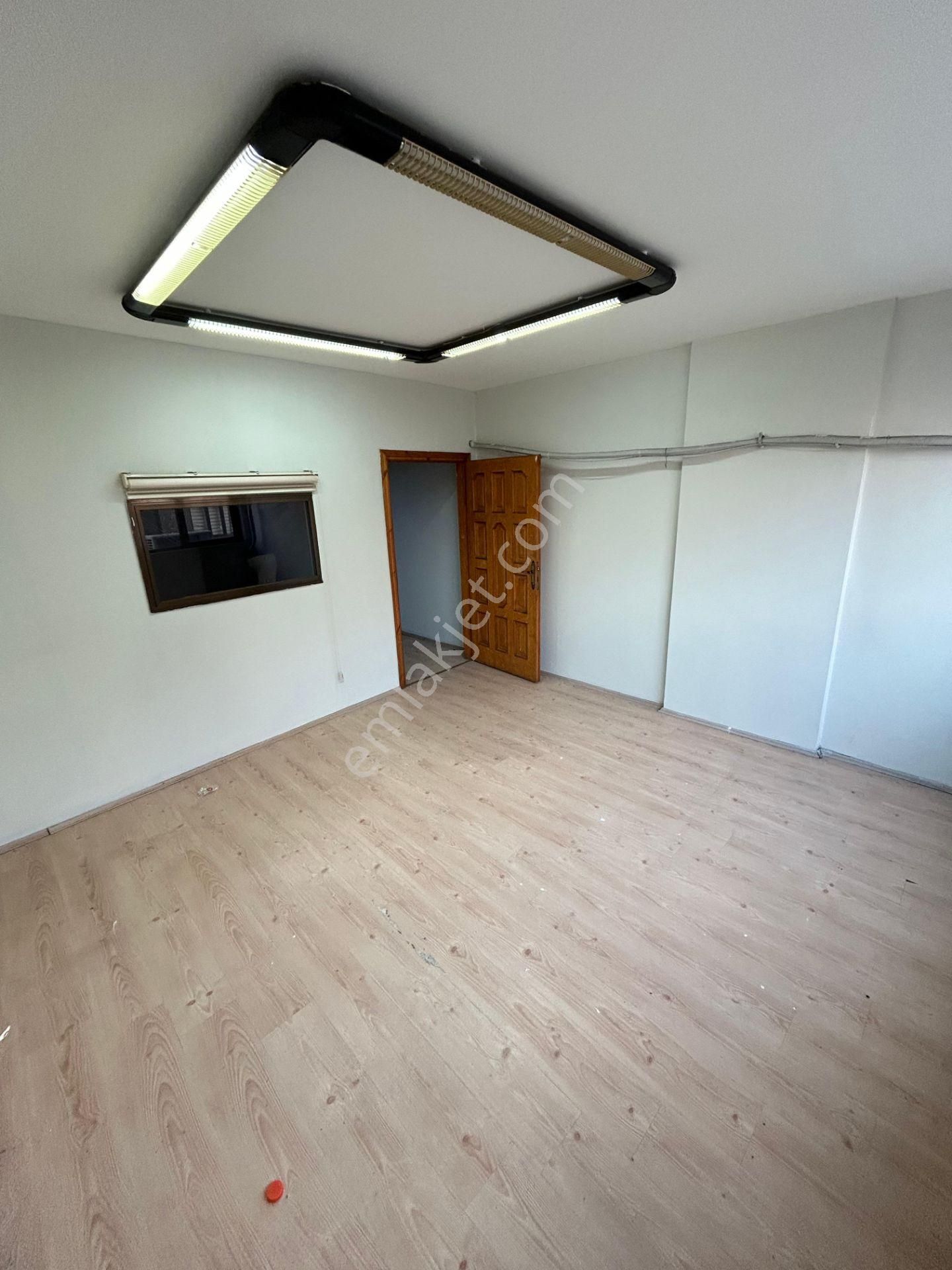 Kiralık 1+1 Ofis Asansörlü -- Metrobüs - Metro Dibi Şirinevler - Görsel 13