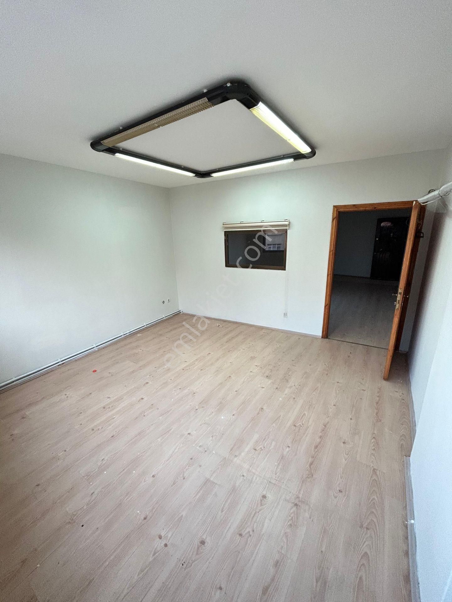 Kiralık 1+1 Ofis Asansörlü -- Metrobüs - Metro Dibi Şirinevler - Görsel 11