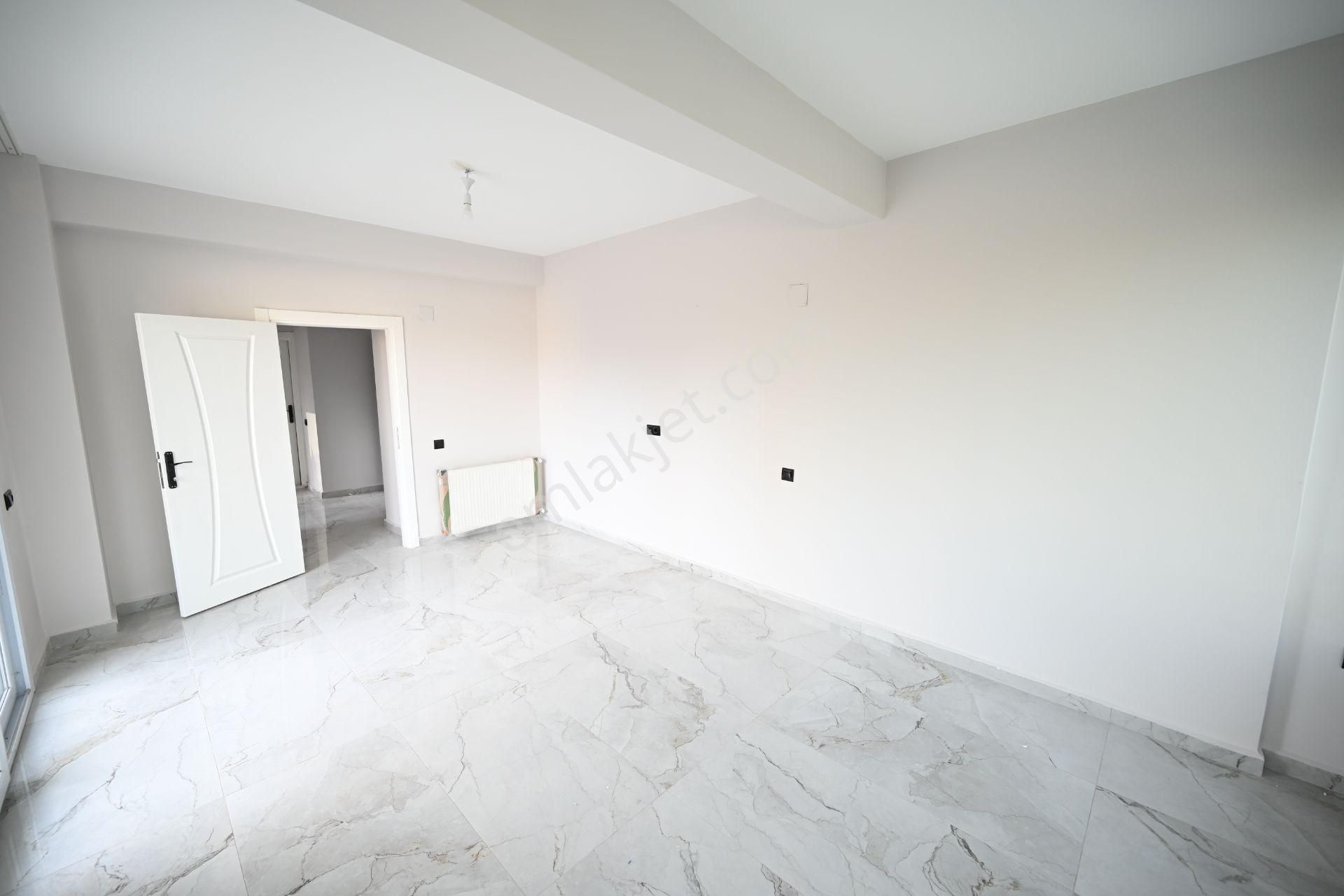 Üstünkent Emlak'tan 1+1 Ayrı Mutfak Geniş Kiralık Daire - Görsel 14