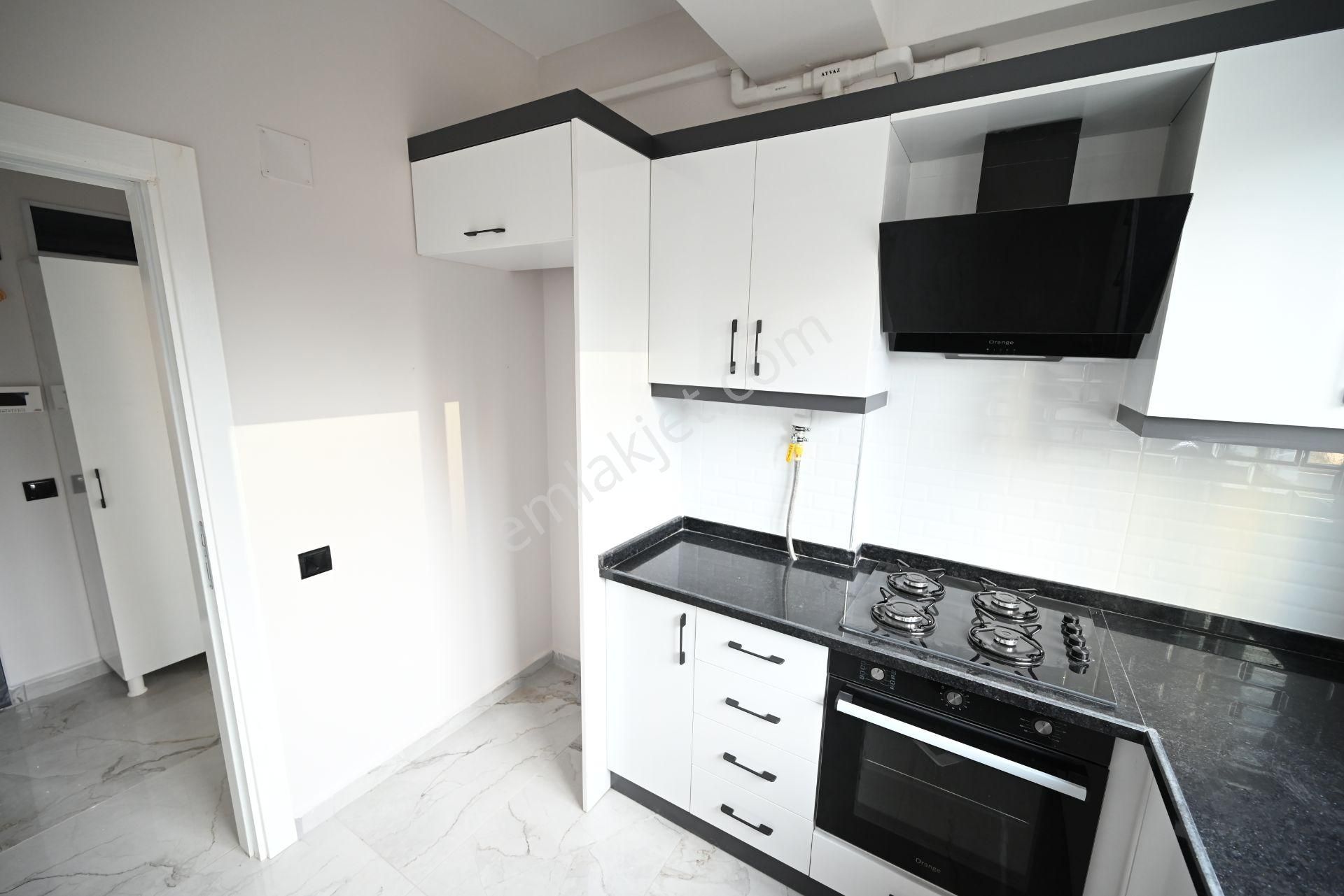Üstünkent Emlak'tan 1+1 Ayrı Mutfak Geniş Kiralık Daire - Görsel 4