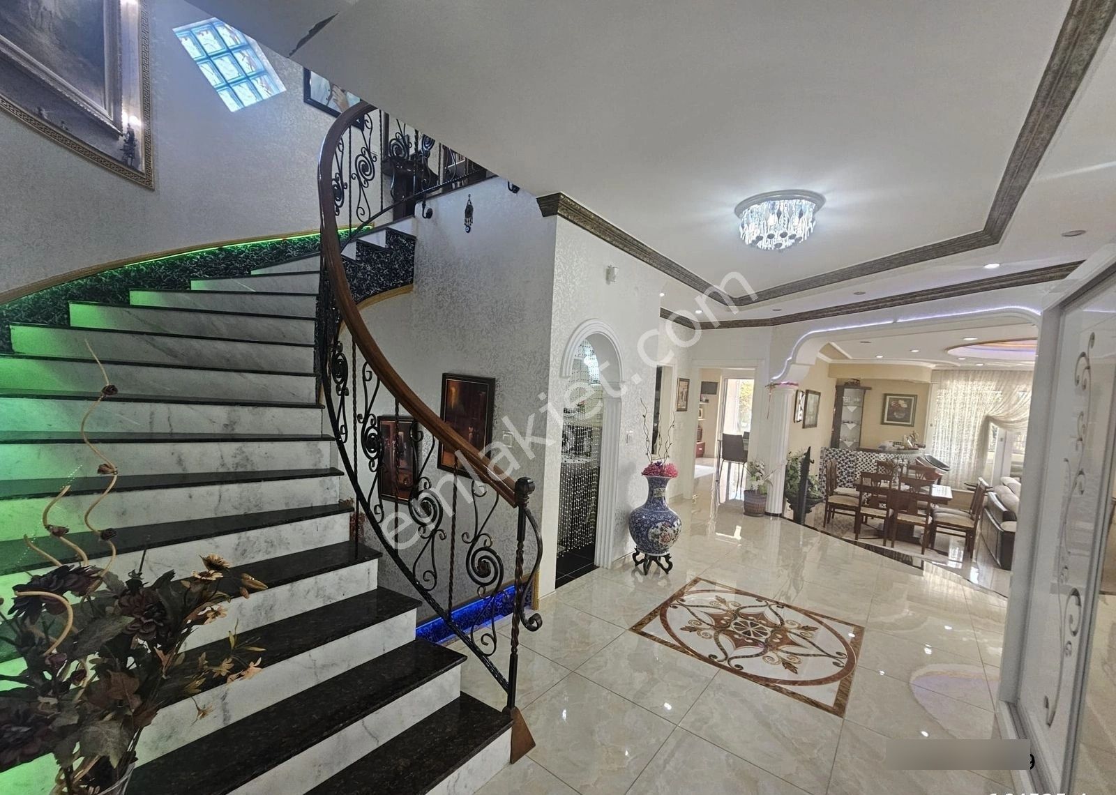 Yeşilbayırın En Gözde Noktasında Satılık Lüks Villa - Görsel 3