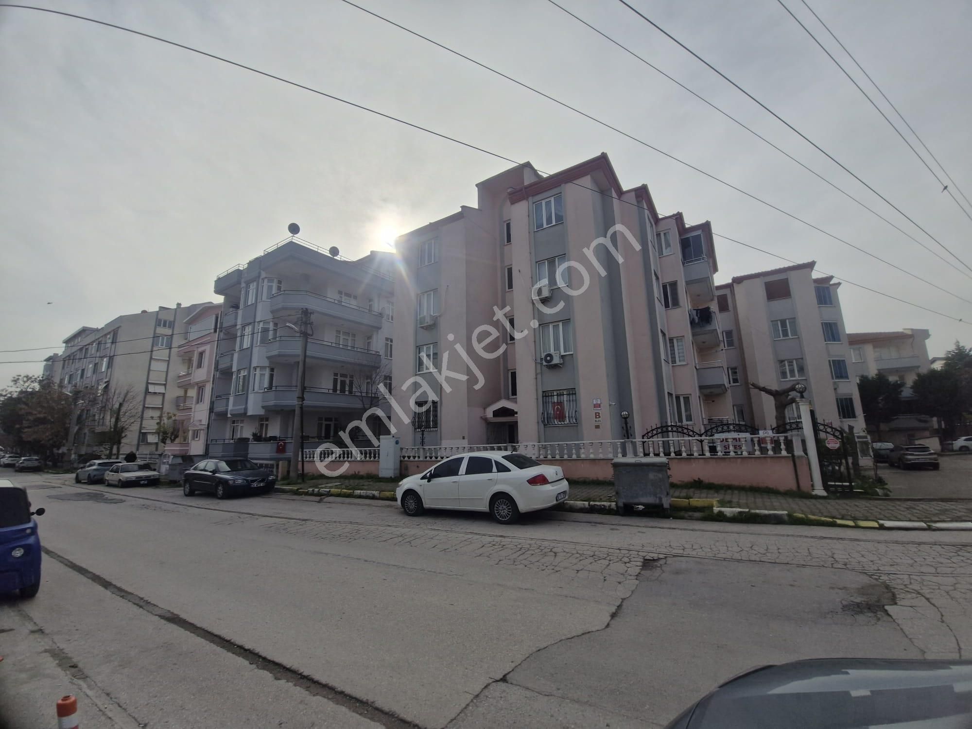 Elfiden Bahçelievlerde Fırsat 3+1 Daire