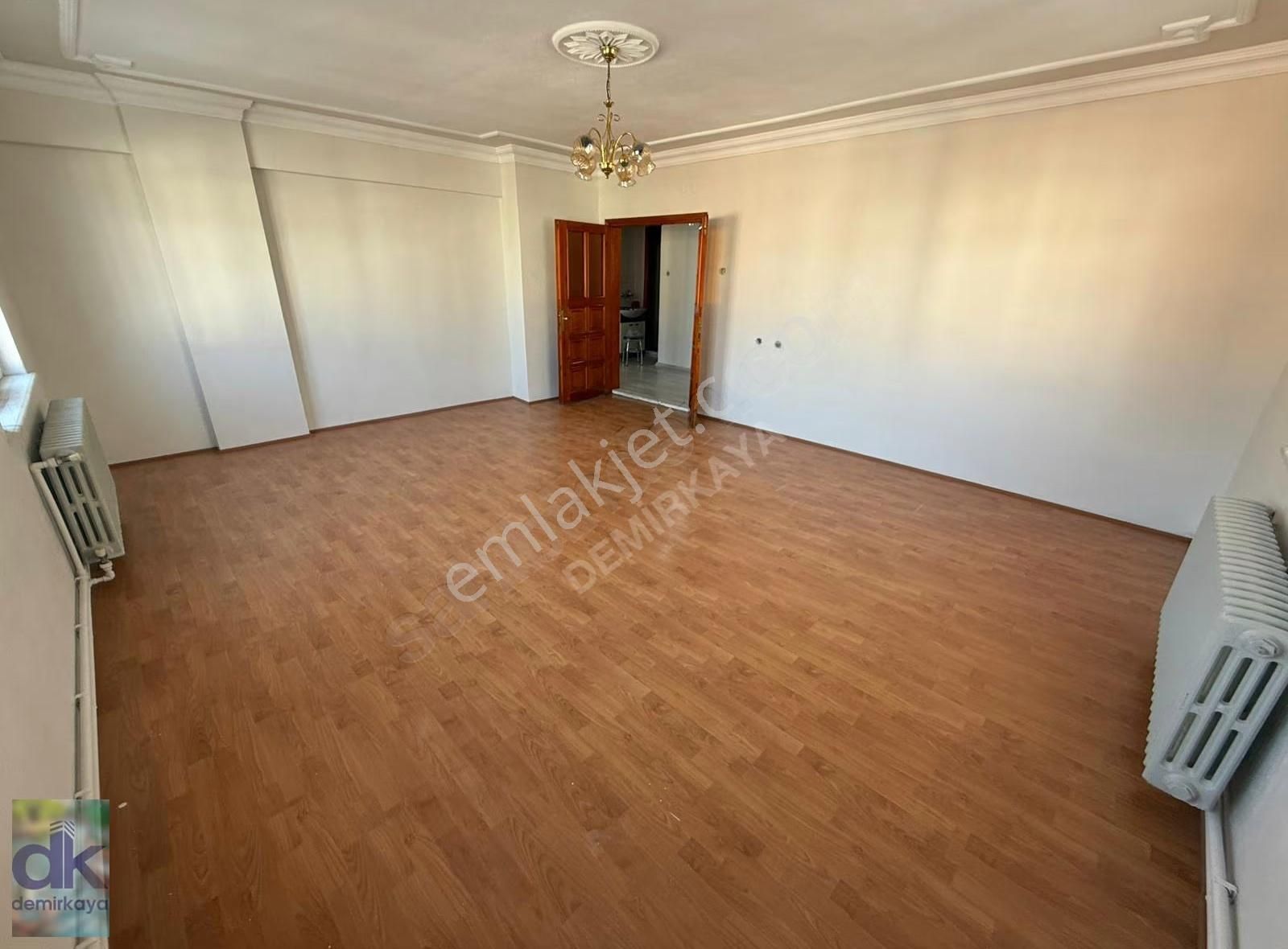 Demirkaya Emlaktan Ertaş Cad. Üstü Kiralık 3+1 - Görsel 13