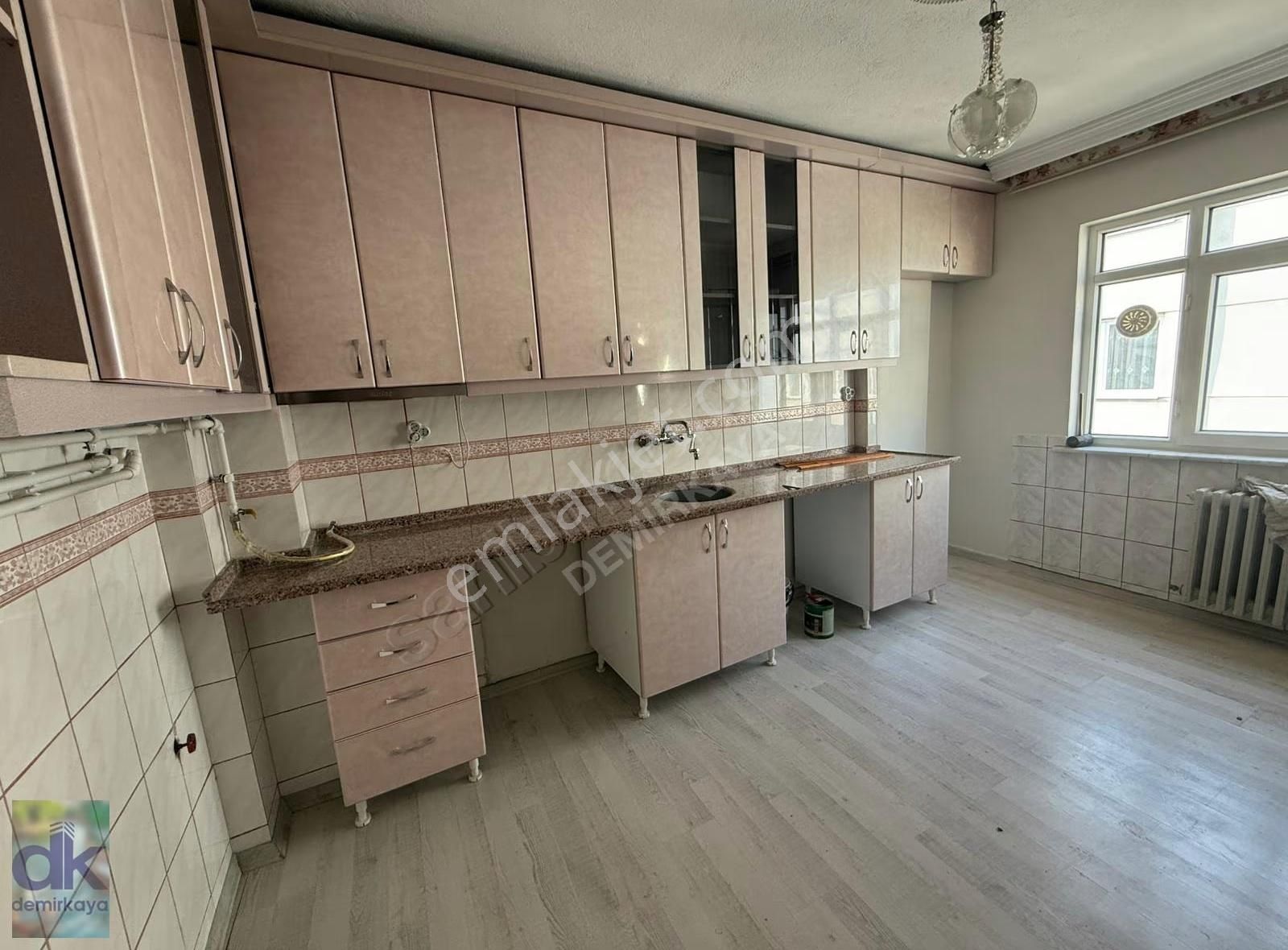 Demirkaya Emlaktan Ertaş Cad. Üstü Kiralık 3+1 - Görsel 7