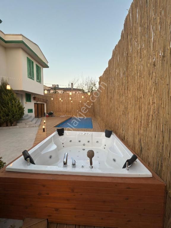 Bursa Merkezde Günlük Kiralık Isıtmalı Havuzlu Muhafazakar Yeşil Panjurlu Villa - Görsel 10