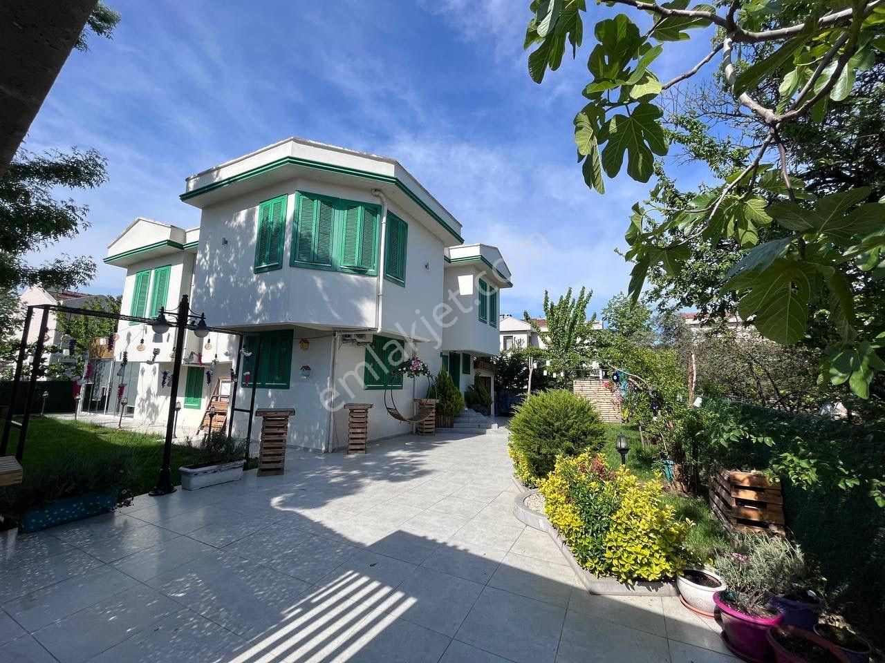 Bursa Merkezde Günlük Kiralık Isıtmalı Havuzlu Muhafazakar Yeşil Panjurlu Villa - Görsel 19