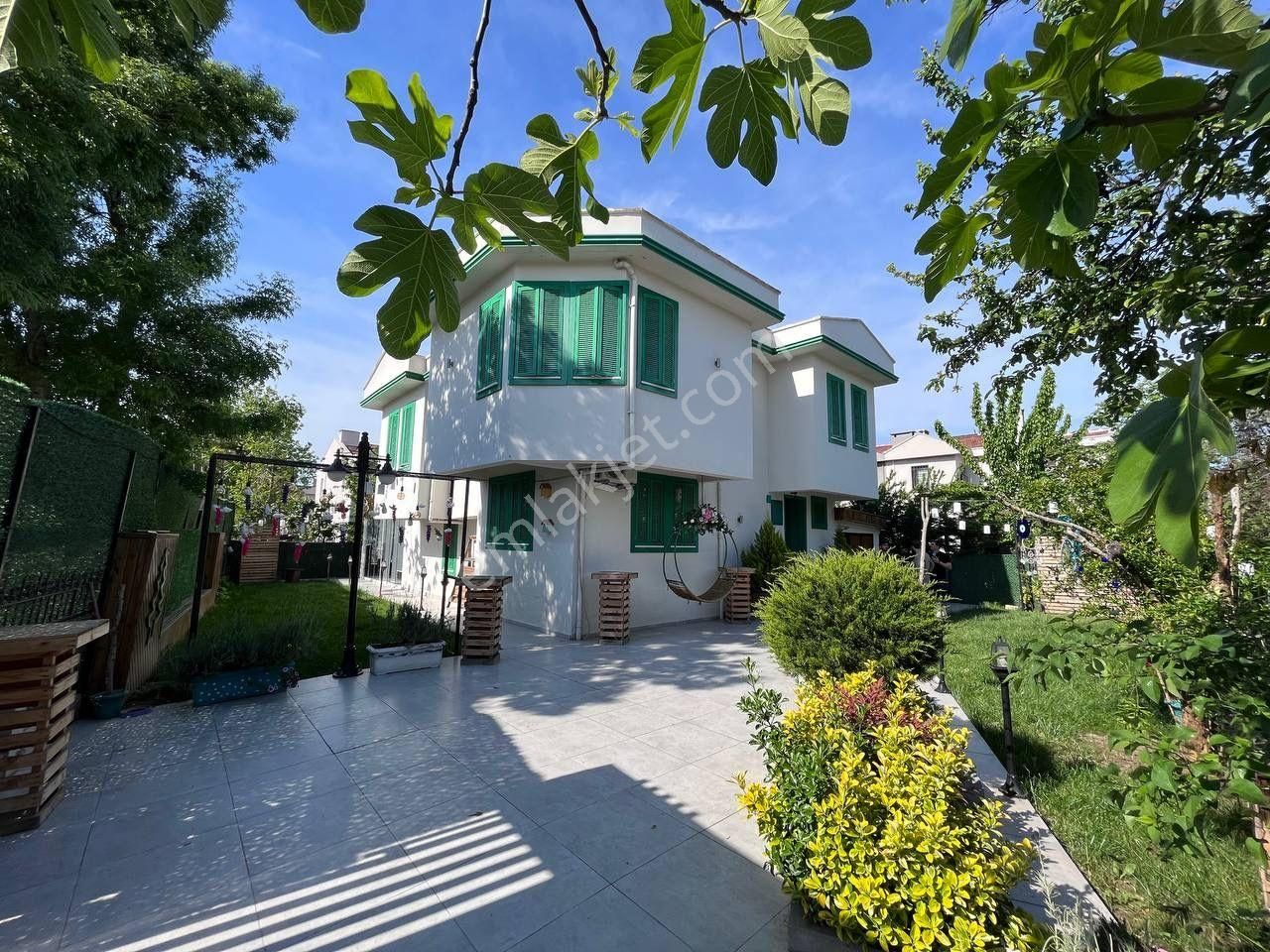 Bursa Merkezde Günlük Kiralık Isıtmalı Havuzlu Muhafazakar Yeşil Panjurlu Villa - Görsel 26