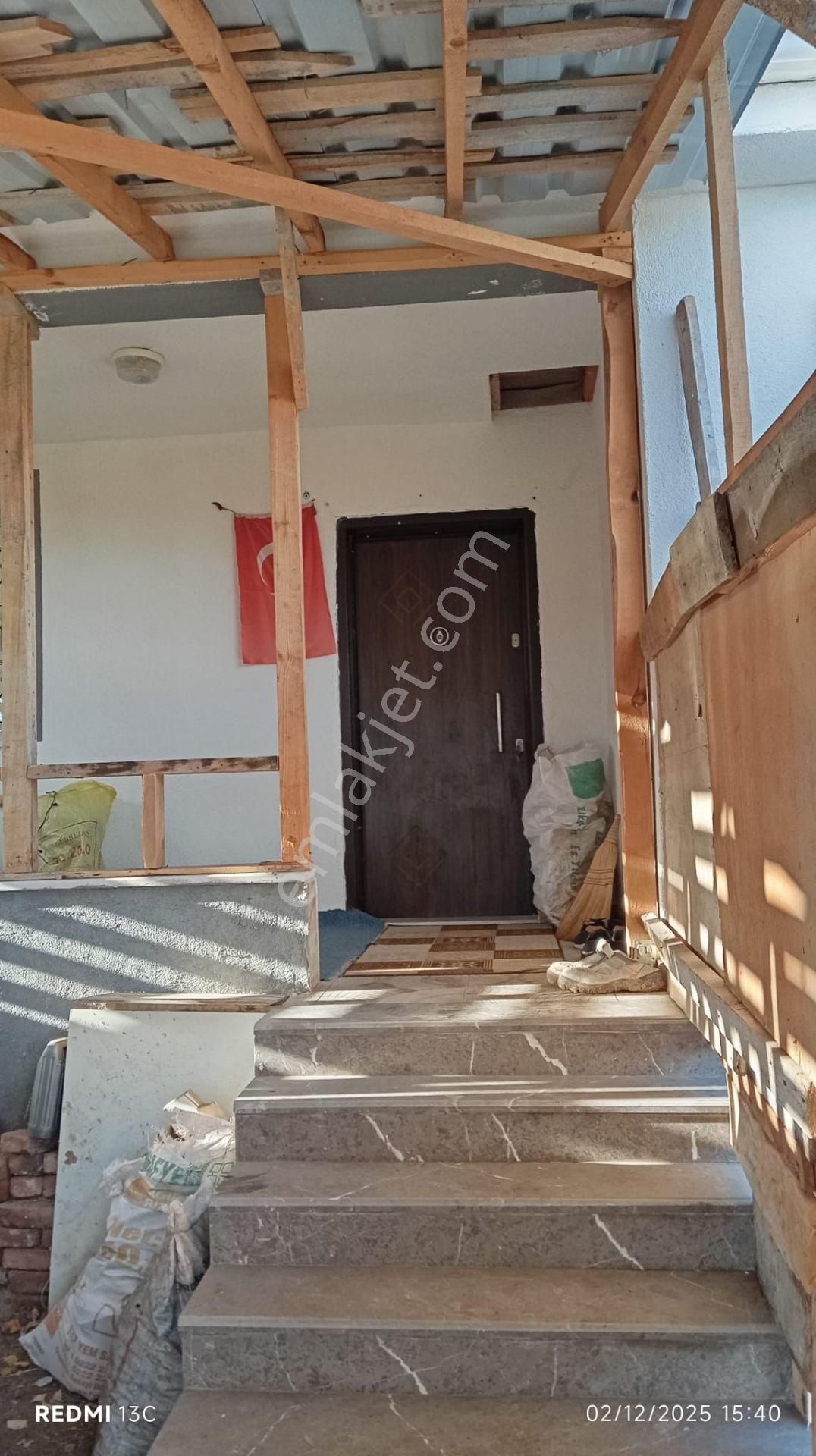 Yukarıkuzfındık Mahallesinde Arsa İçinde 700m2 Köy Evi - Görsel 5