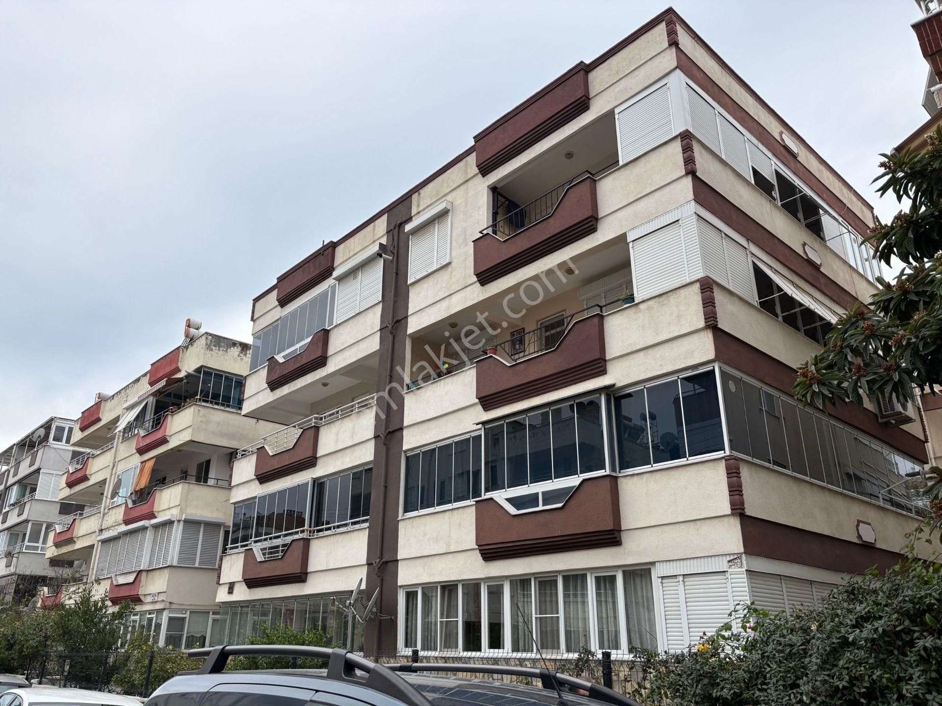 Akçay Sezgin Emlak'tan Merkez'de Denize Yakın Ön Cephe 2+1 Satılık Daire