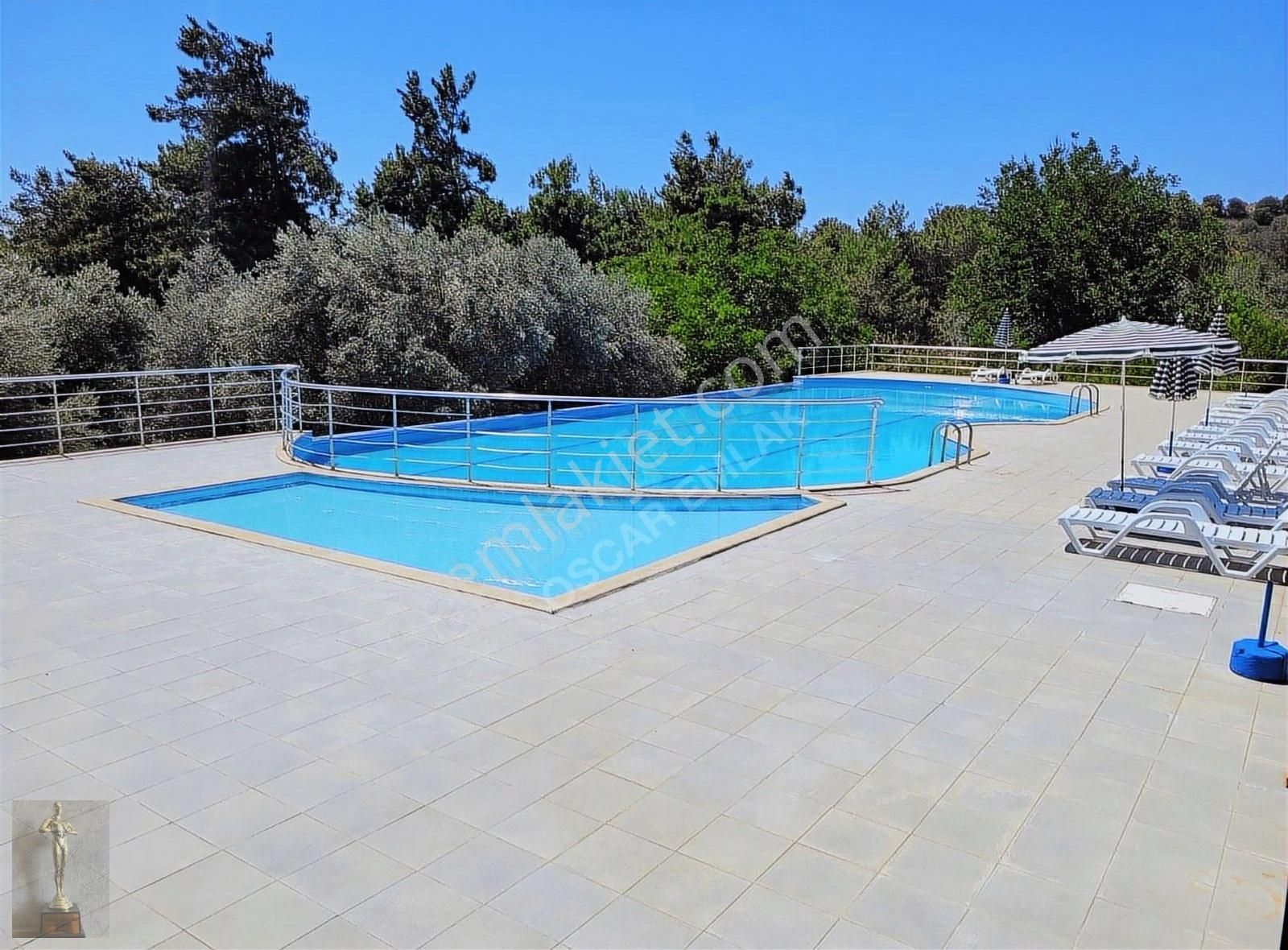 Soğucakta Kiralık 3+1 Havuzlu Sitede Villa